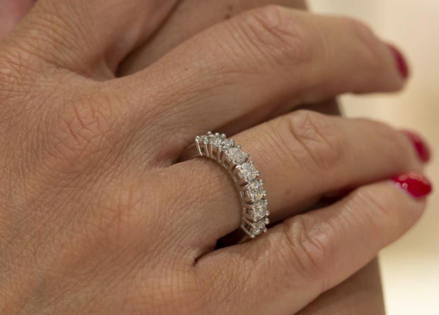 Anillo de eternidad con certificación HRD y 5 diamantes naturales de 1,25 ct