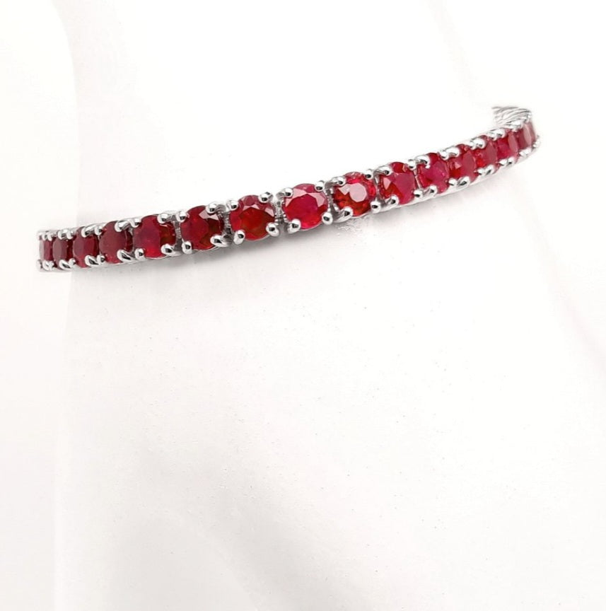 Bracciale tennis in oro bianco e rubino naturale 10.93 ct