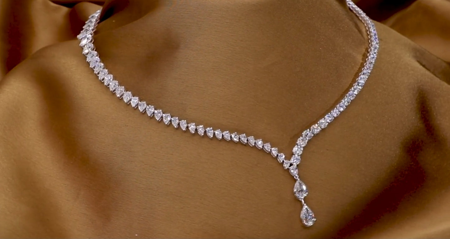 Collana tennis in oro bianco 18k e diamanti naturali taglio pera 37.50c