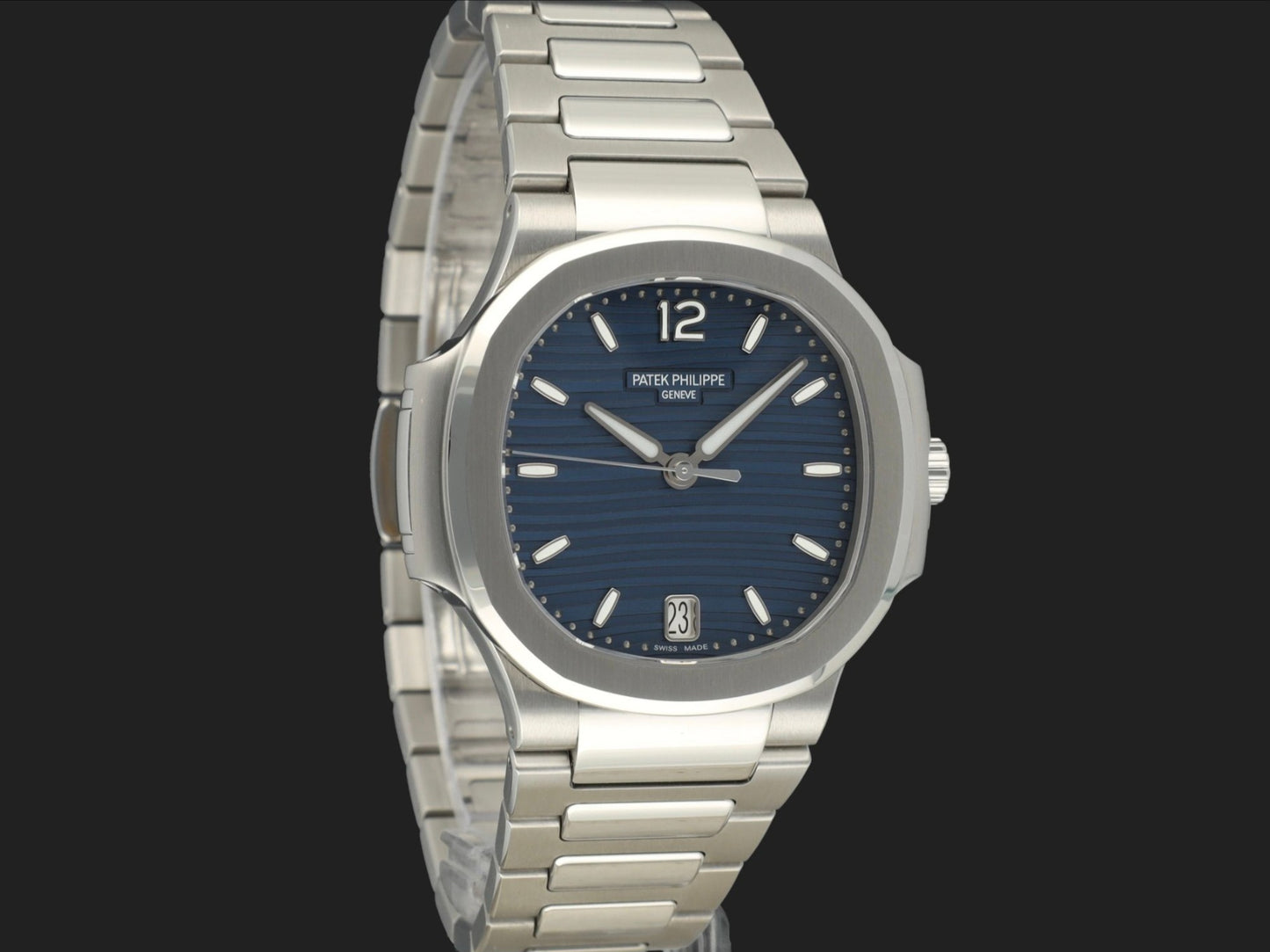 Patek Philippe Nautilus 7118/1200A-001 'Ladies' quadrante blu lunetta diamantata