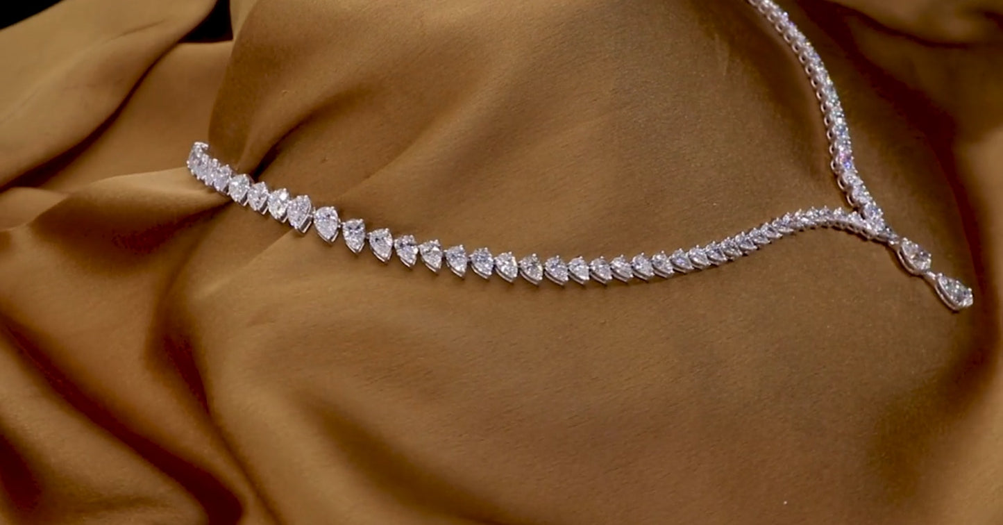 Collana tennis in oro bianco 18k e diamanti naturali taglio pera 37.50c