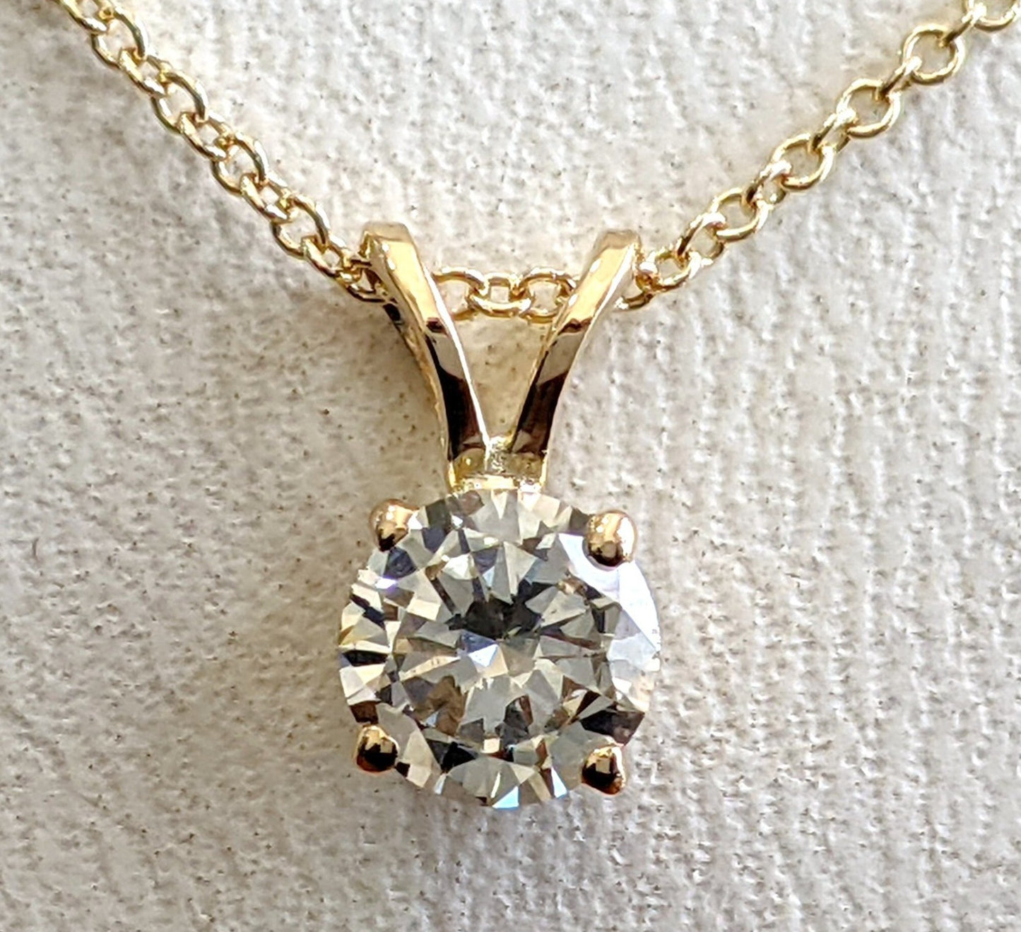 Ciondolo punto luce in oro e diamante naturale certificato IGI 0.30ct D IF