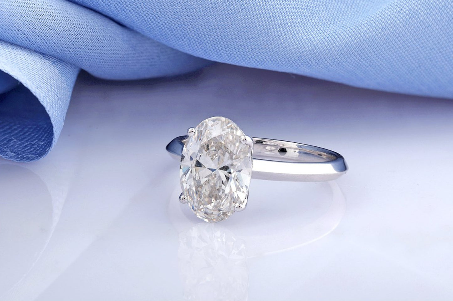 Anello solitario in oro bianco 18k e diamante naturale taglio ovale 2.00ct