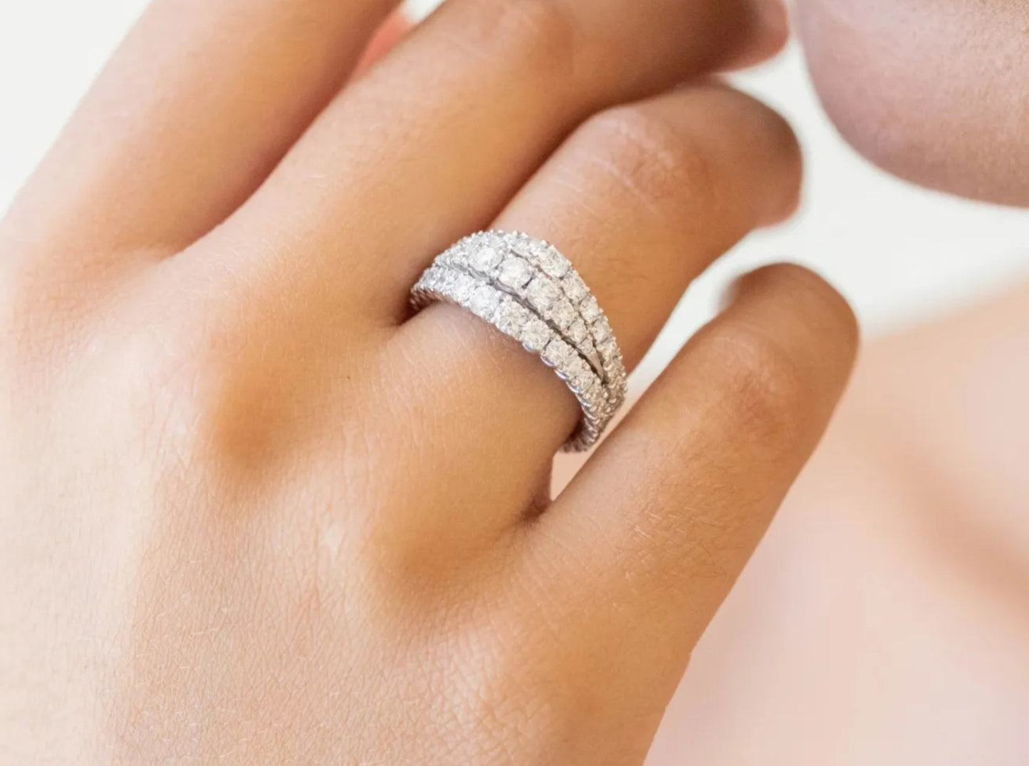 Anello riviera in oro bianco 18k con diamanti naturali 2.00 ct