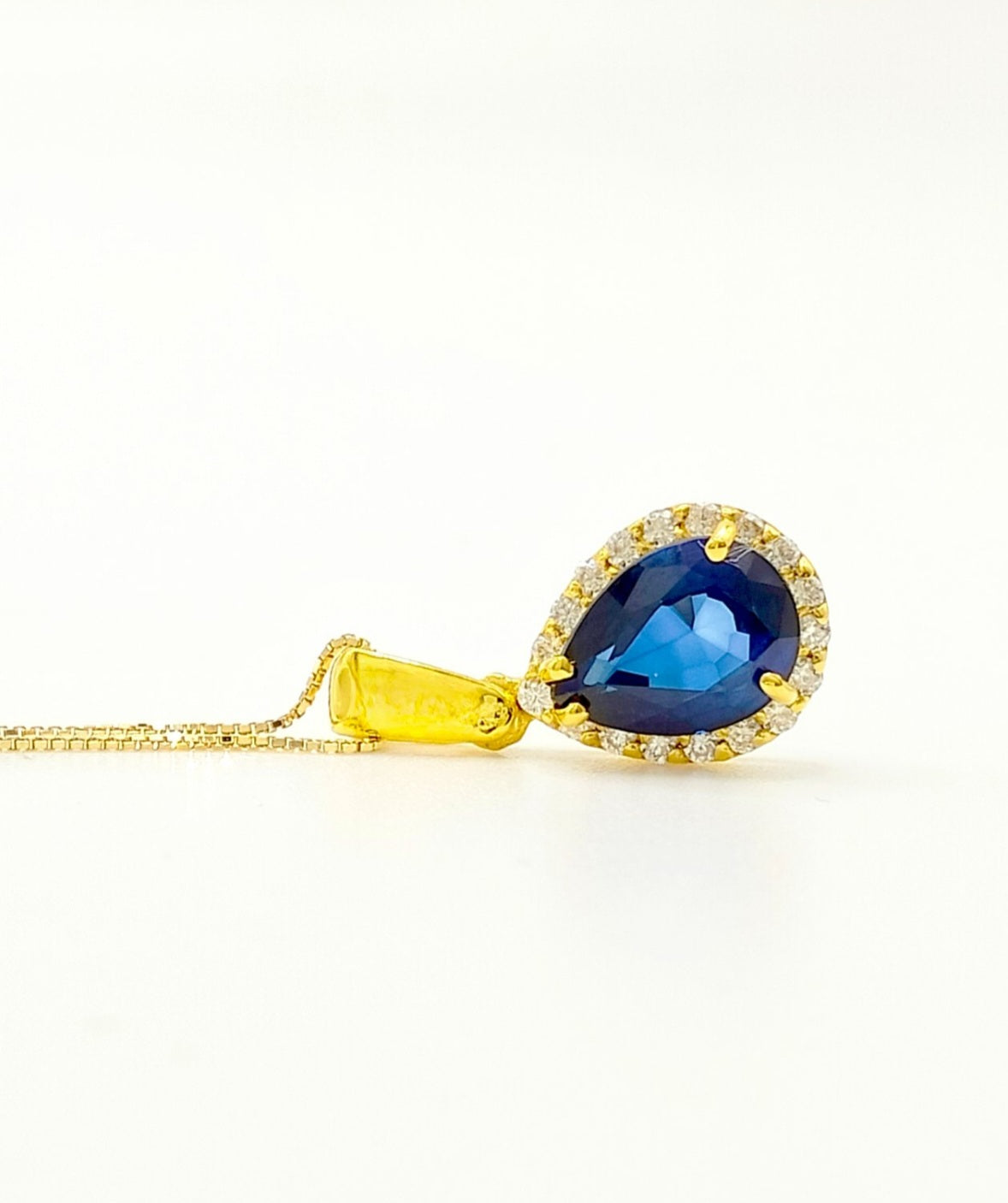 Collana in oro bianco 18k e diamanti naturali e zaffiro naturale 1.80ct