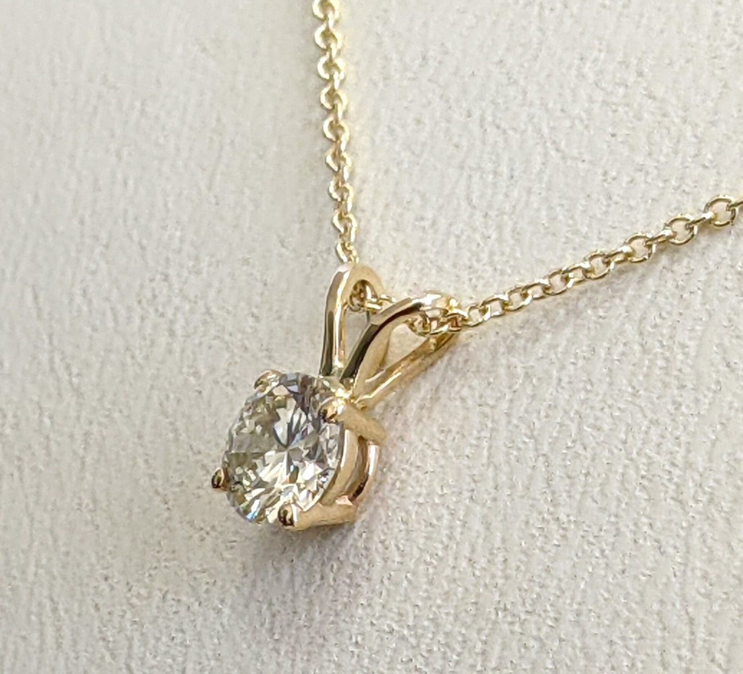 Ciondolo punto luce in oro e diamante naturale certificato IGI 0.30ct D IF