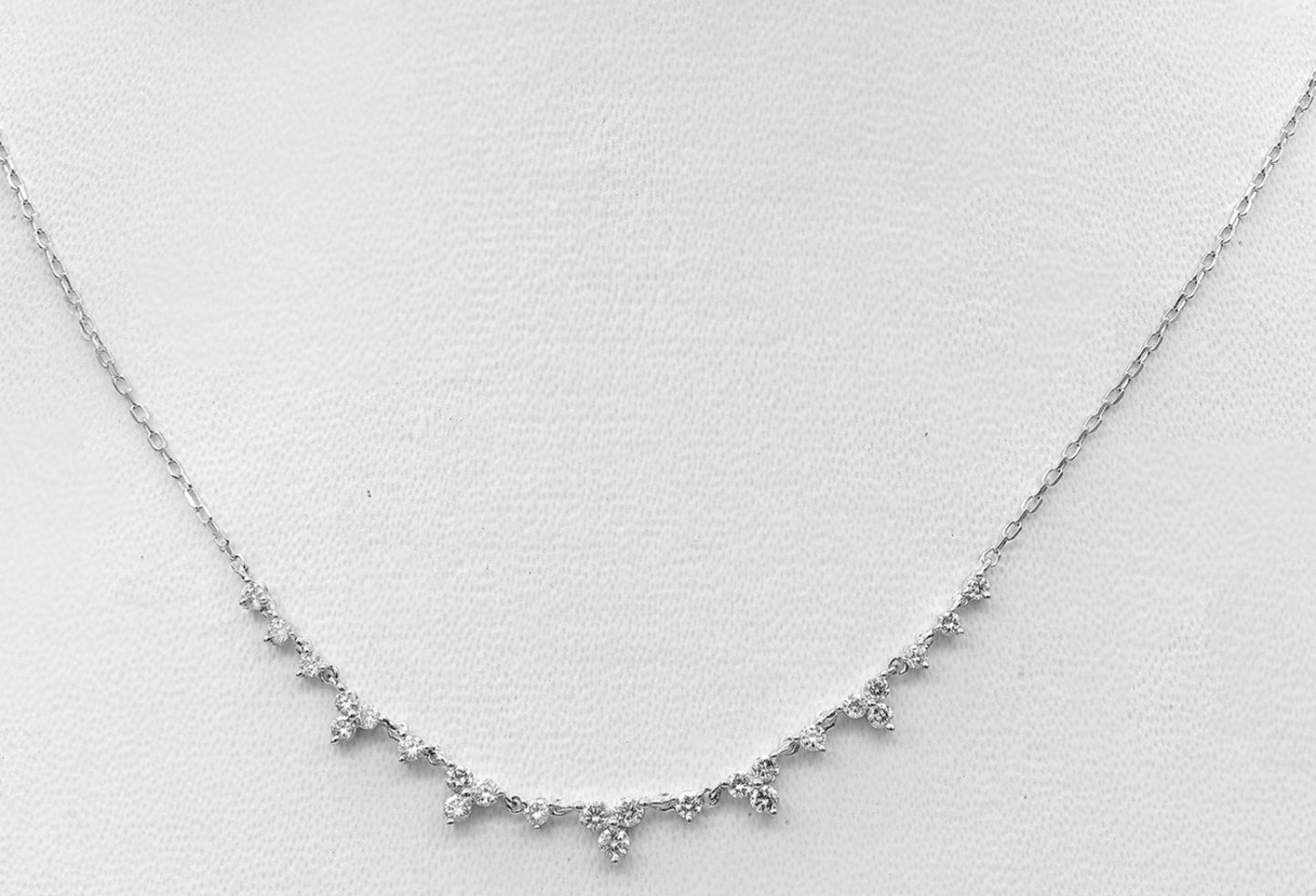 Collana con ciondolo in oro bianco 18k e diamanti naturali 2.50ct