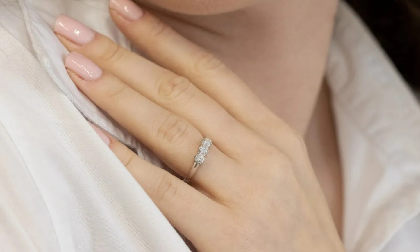 Anello trilogy , diamanti naturali 0.30ct certificato IGI D IF
