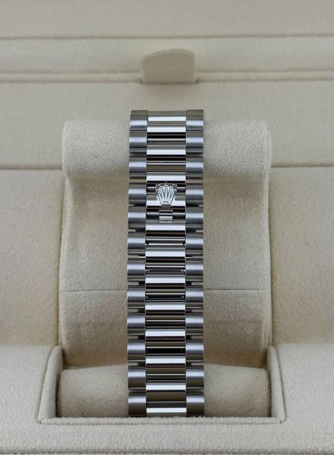 Rolex Day-Date platino lunetta diamantata quadrante zaffiro pavimentat
