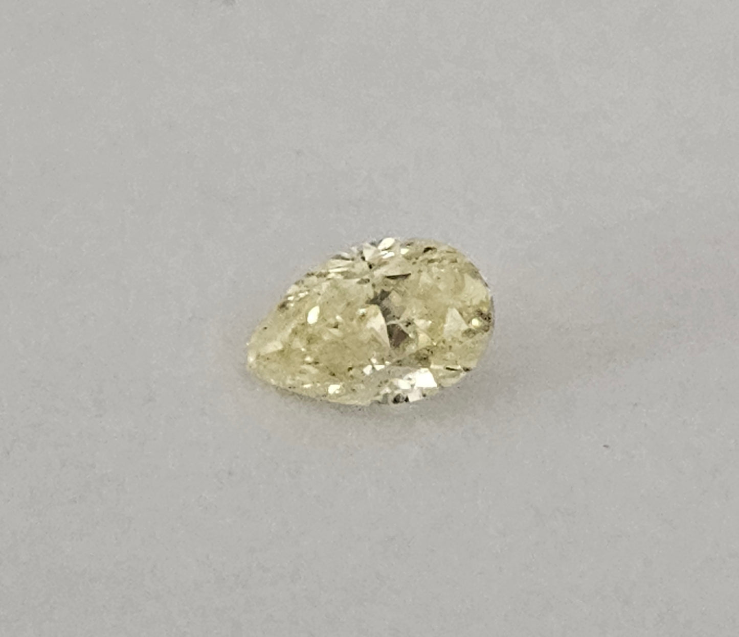 Diamante naturale pera certificato GIA 0.67ct