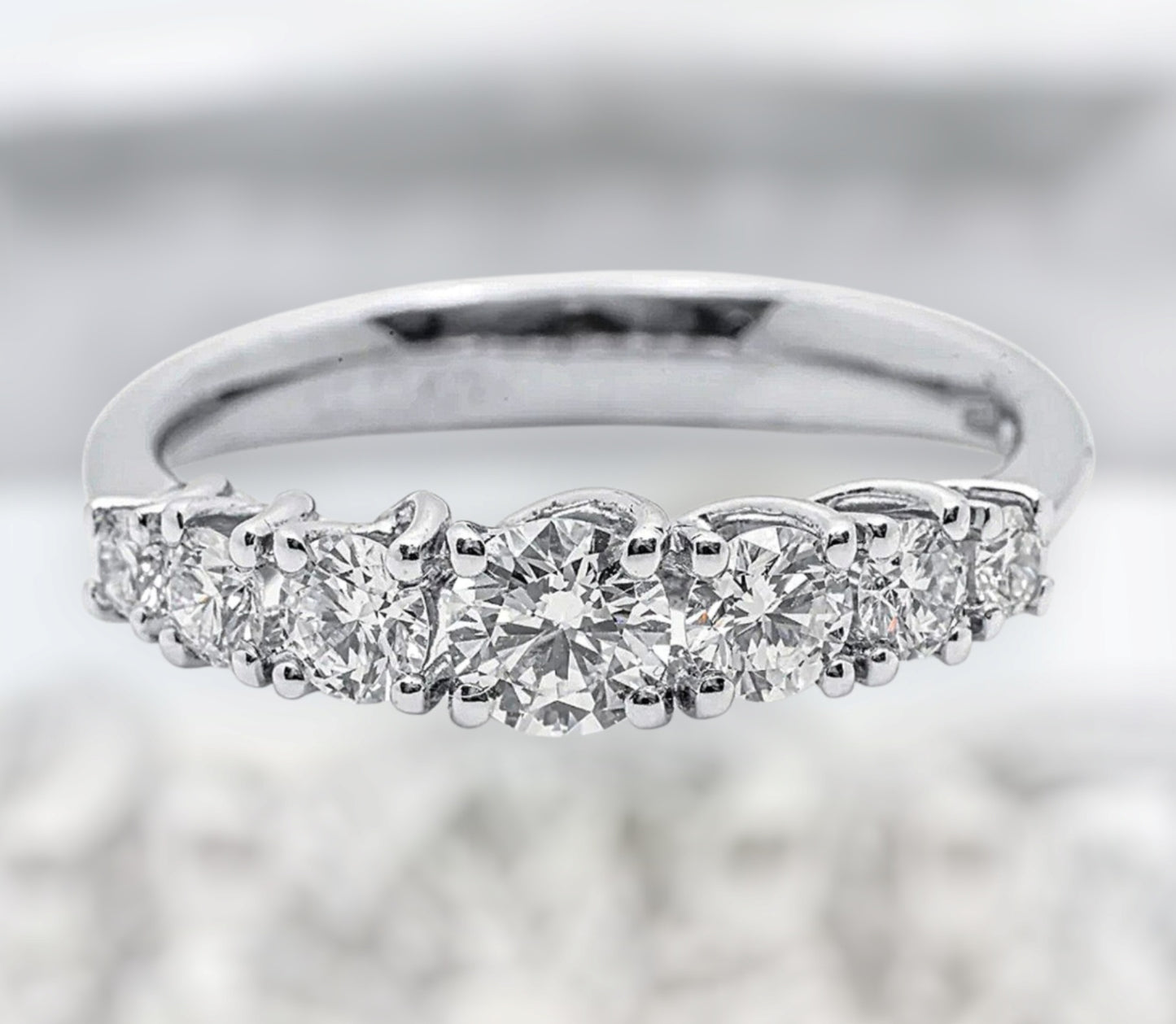 Anello riviera in oro bianco 18k con diamanti naturali 1.40ct