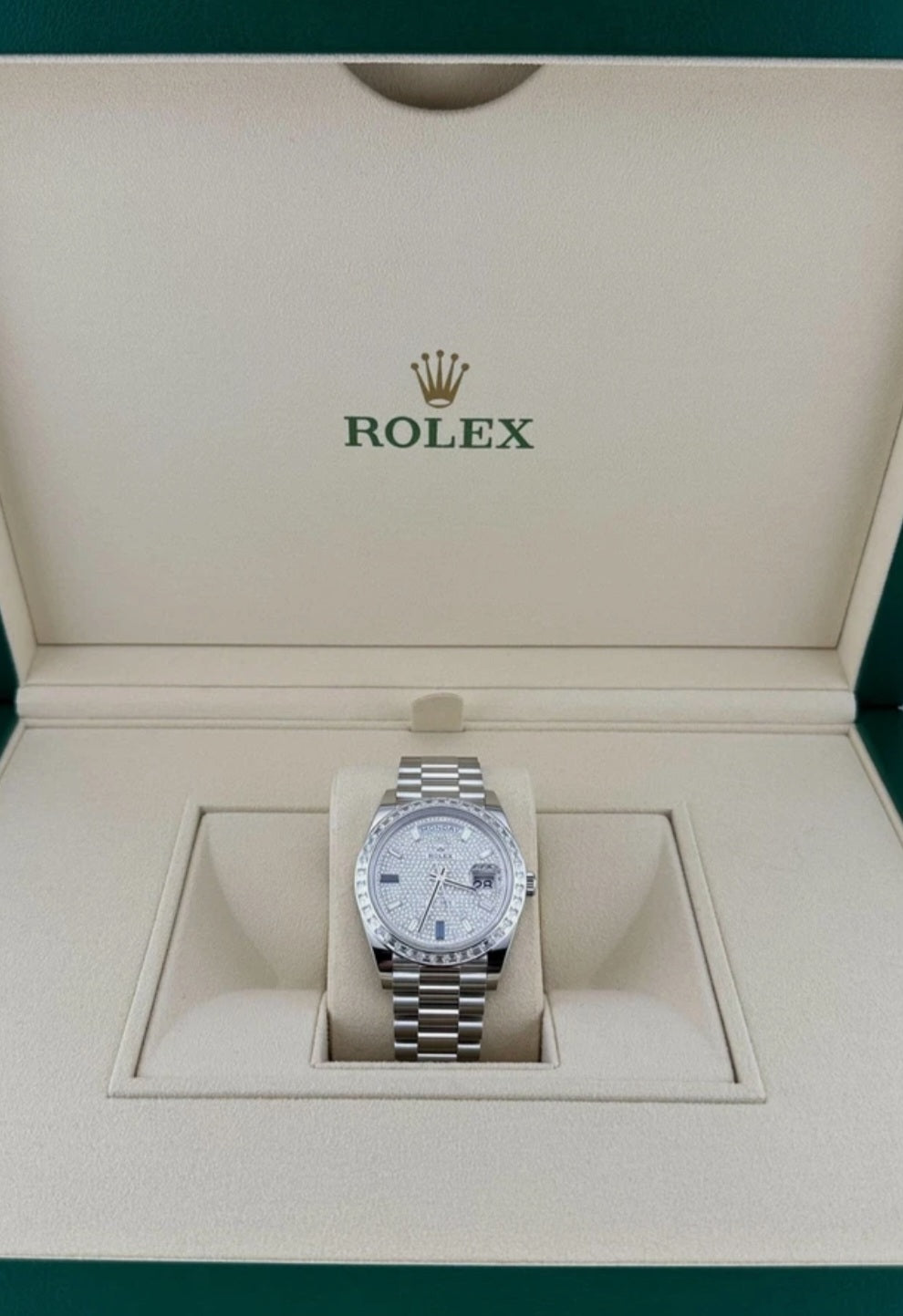 Rolex Day-Date platino lunetta diamantata quadrante zaffiro pavimentat