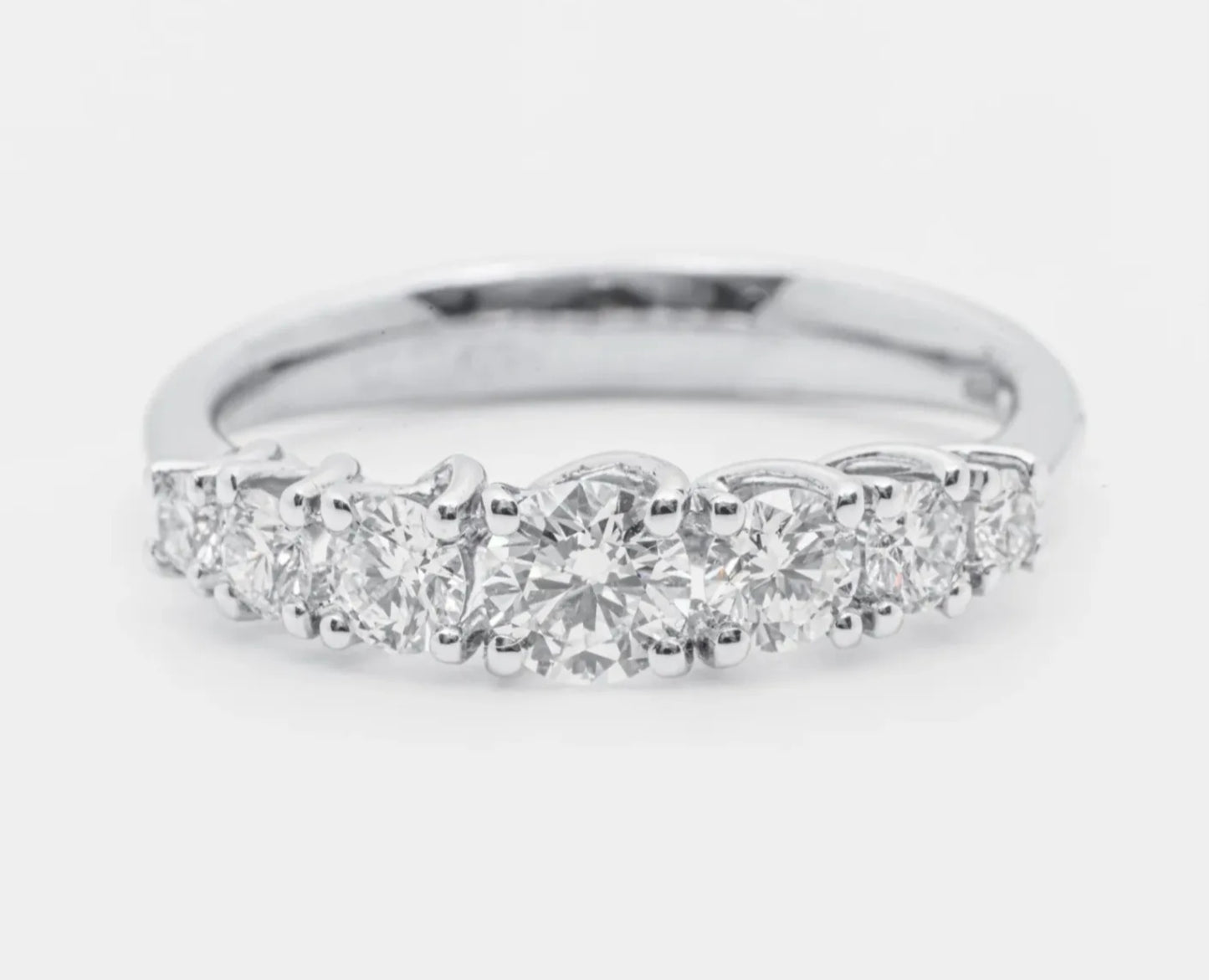 Anello riviera in oro bianco 18k con diamanti naturali 1.40ct