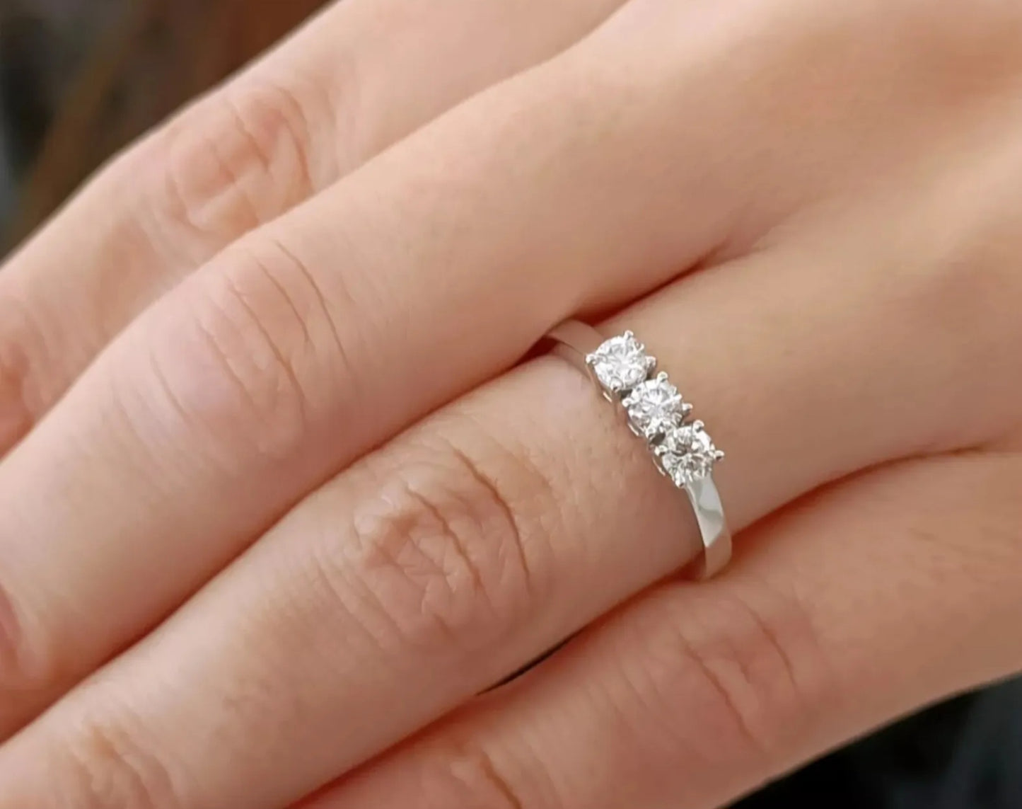 Anello Trilogy in oro bianco 18k con diamanti naturali 0.99ct