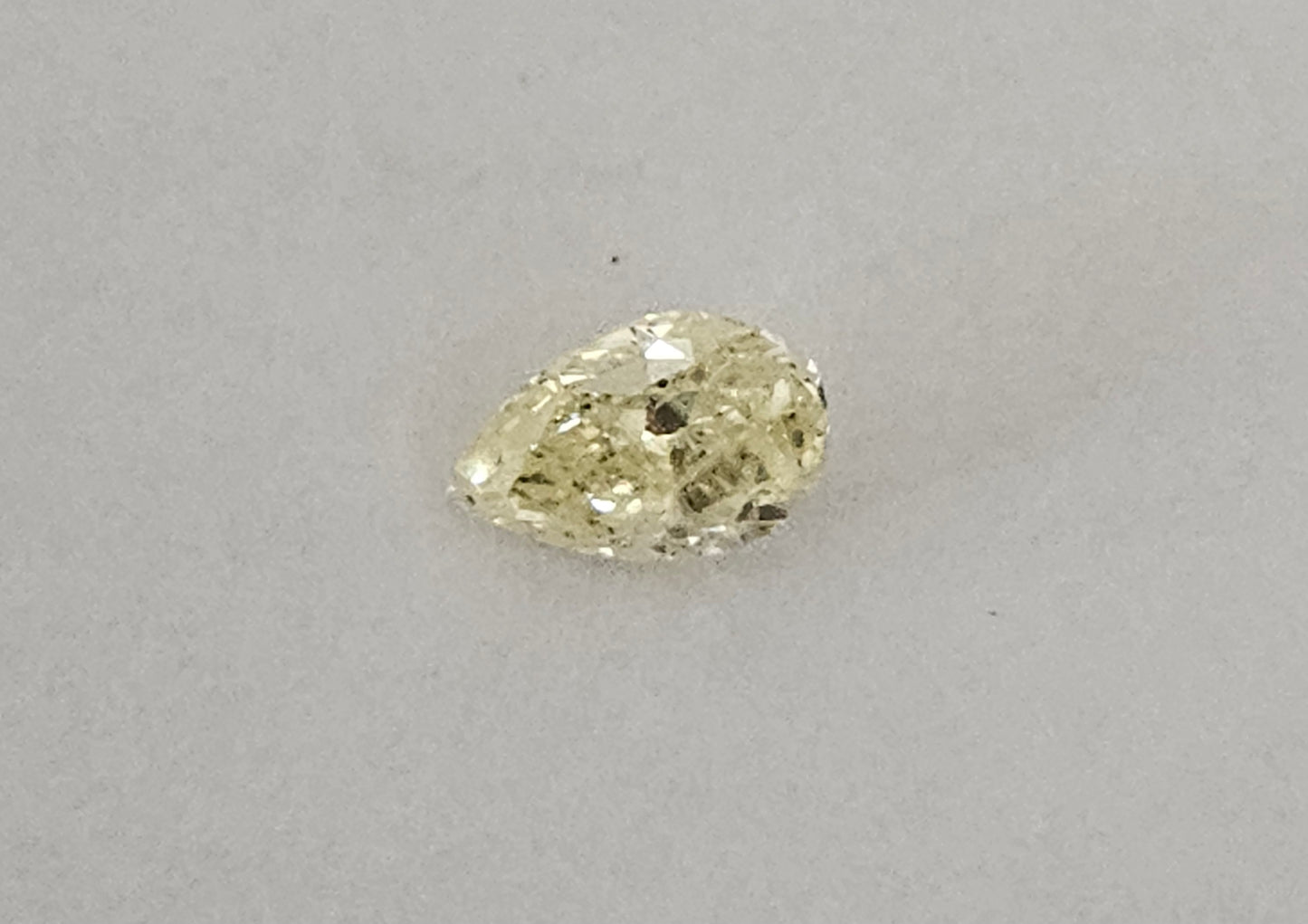 Diamante naturale pera certificato GIA 0.67ct