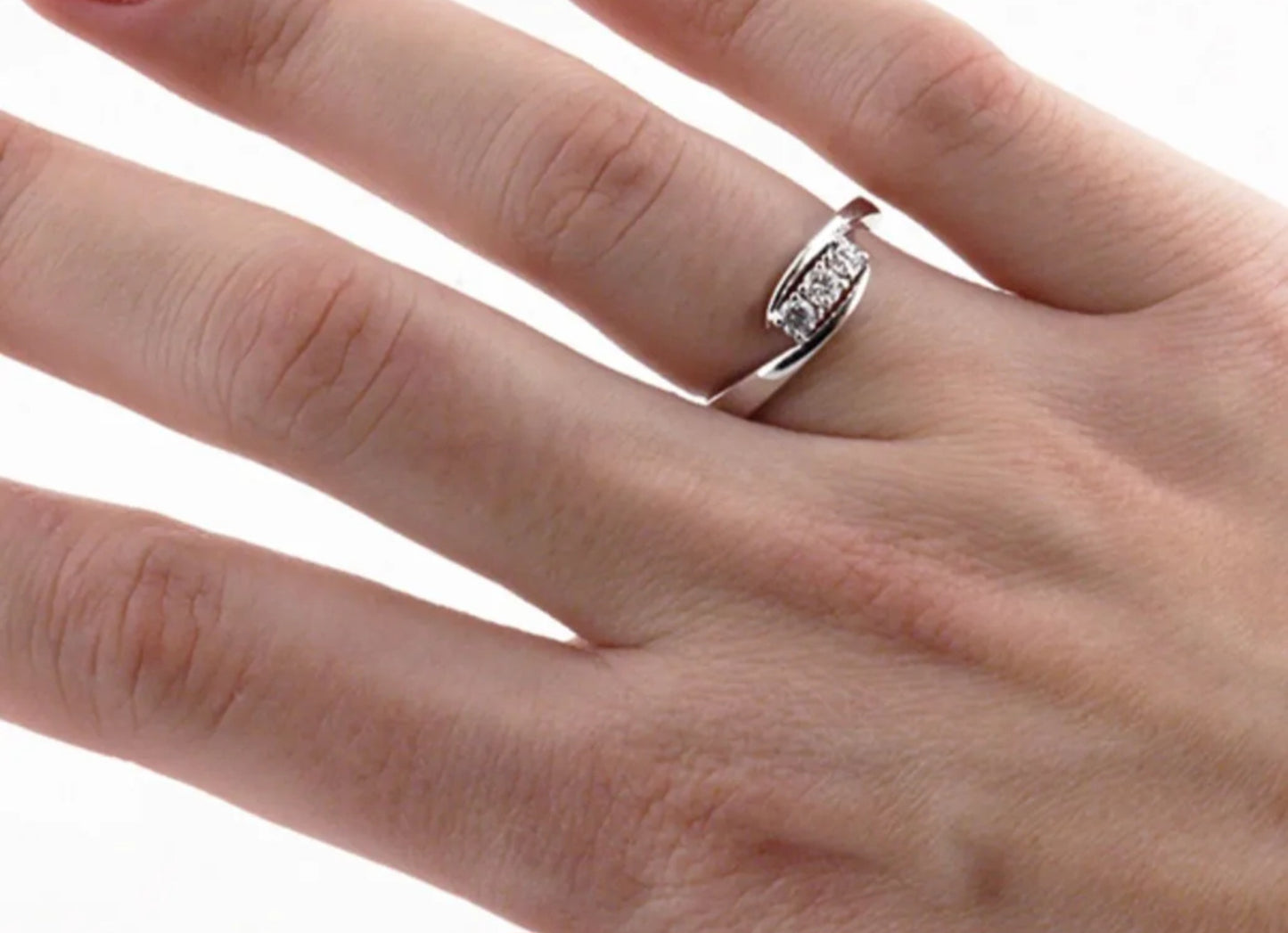 Anello Trilogy in oro bianco 18k con diamanti naturali 0.27ct
