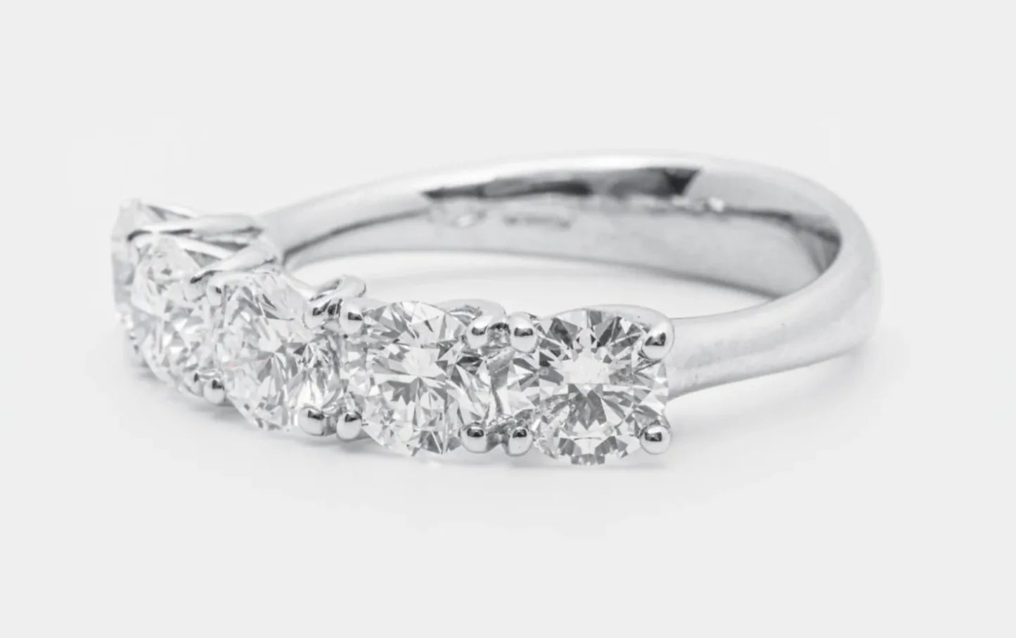 Anello riviera in oro bianco 18k con diamanti naturali 1.00 ct