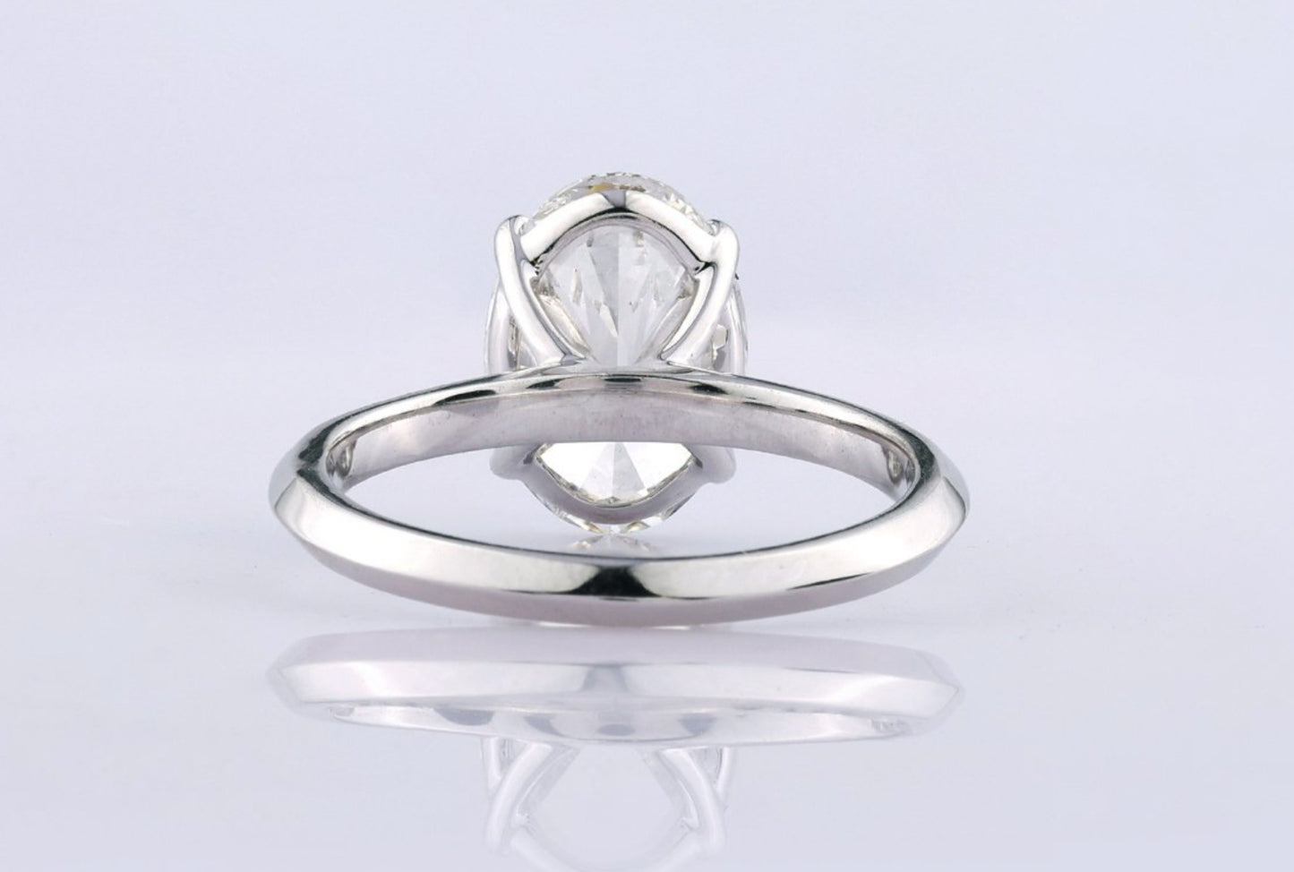 Anello solitario in oro bianco 18k e diamante naturale taglio ovale 2.00ct