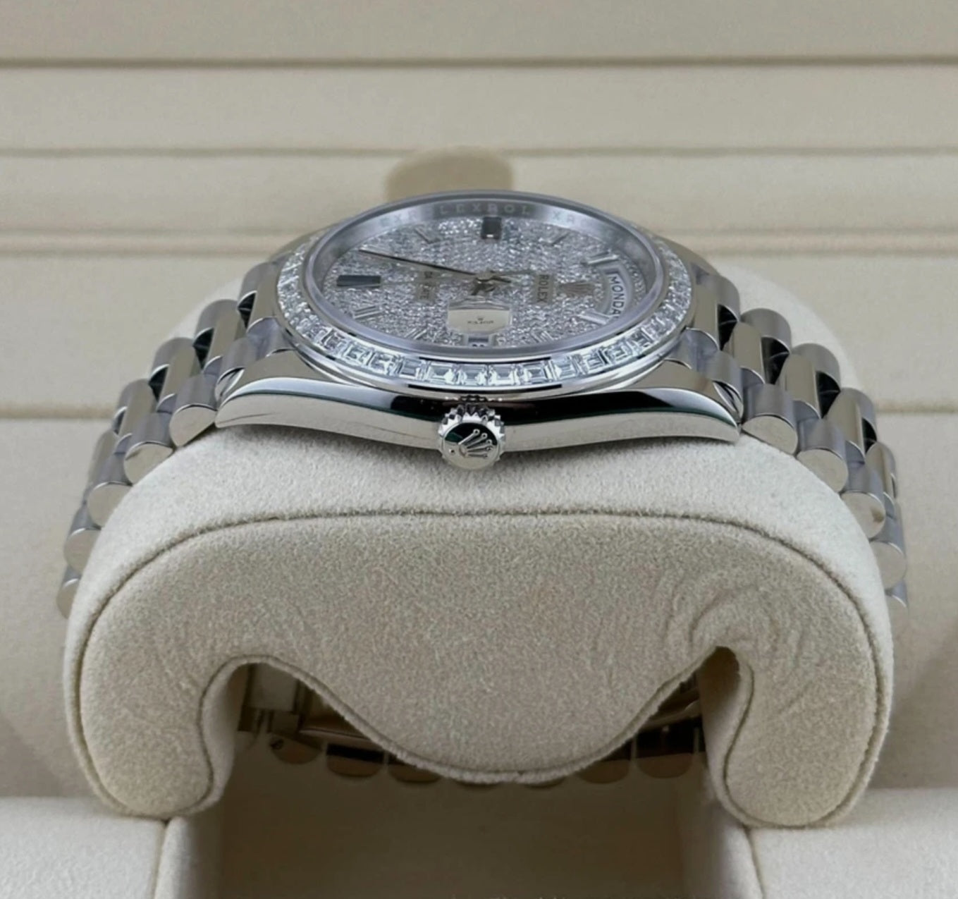 Rolex Day-Date platino lunetta diamantata quadrante zaffiro pavimentat