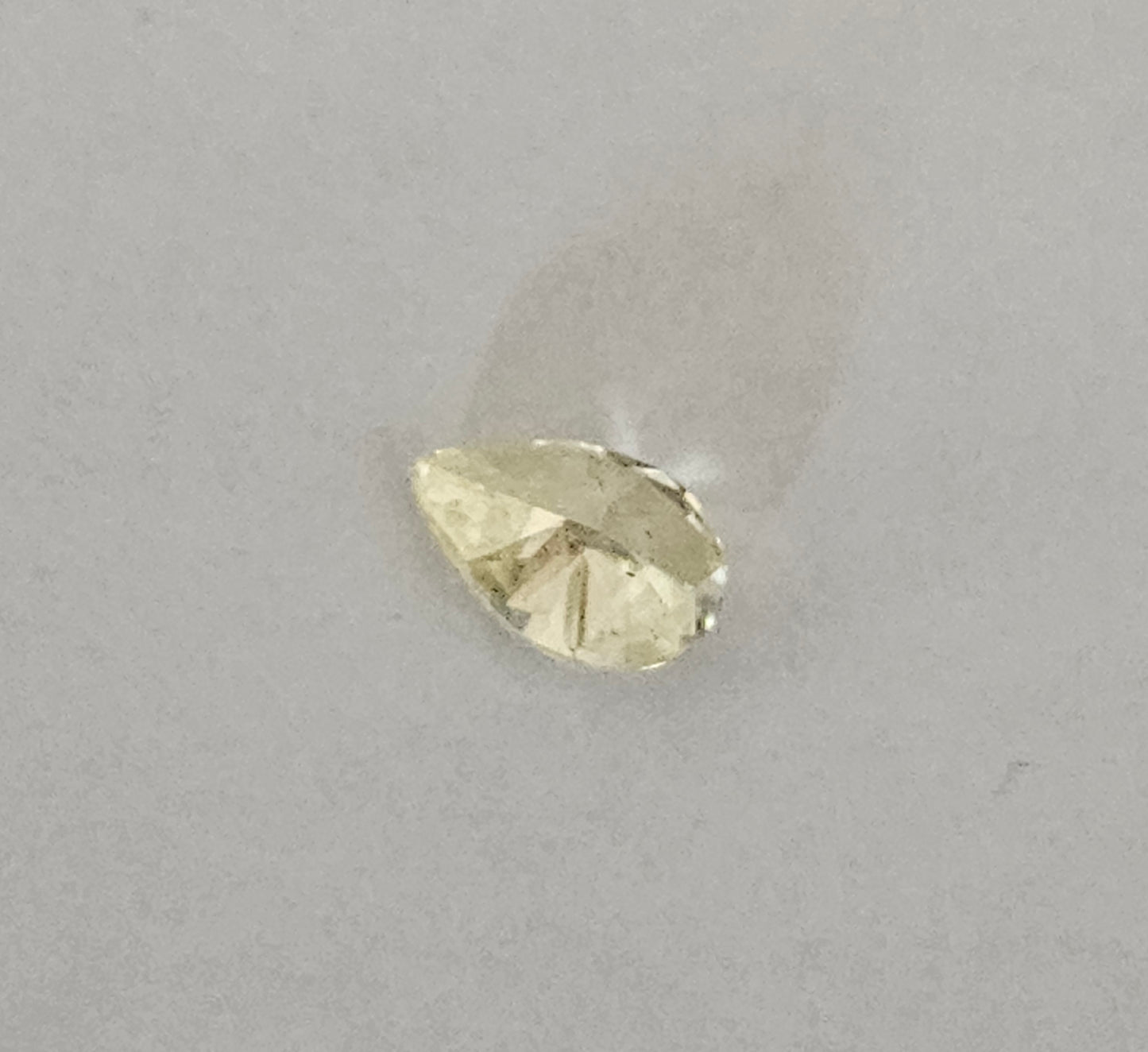 Diamante naturale pera certificato GIA 0.67ct