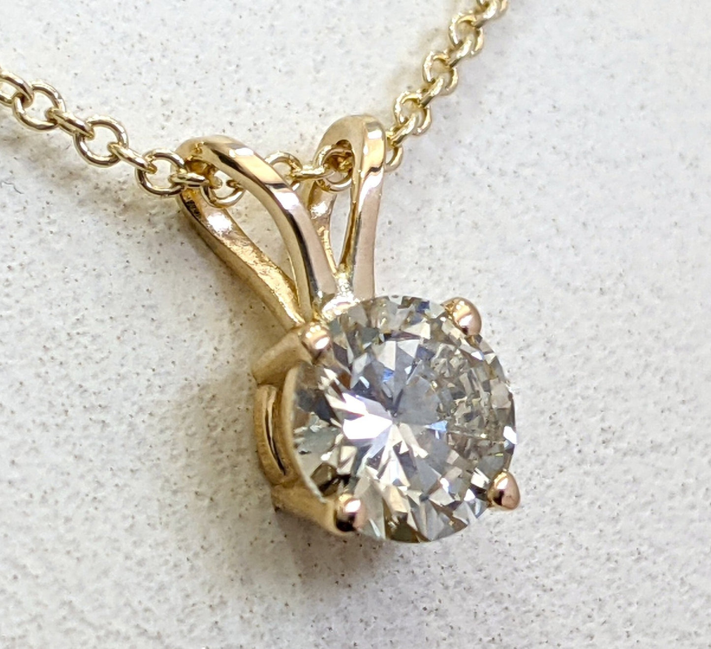 Ciondolo punto luce in oro e diamante naturale certificato IGI 0.30ct D IF