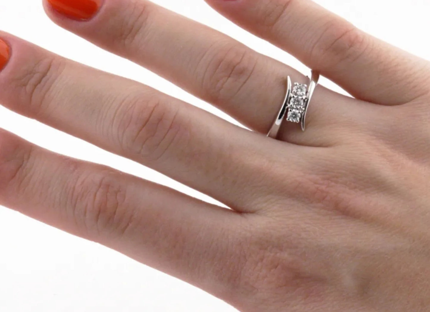 Anello Trilogy in oro bianco 18k con diamanti naturali 0.39ct