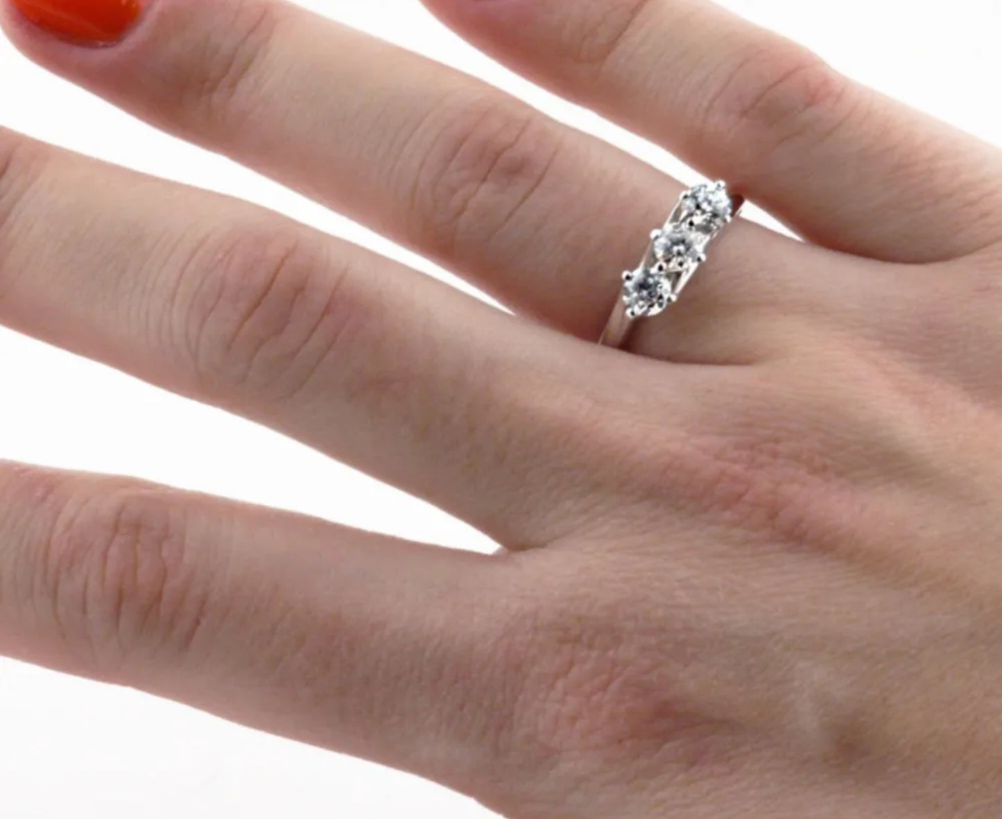 Anello Trilogy in oro bianco 18k con diamanti naturali 0.75ct
