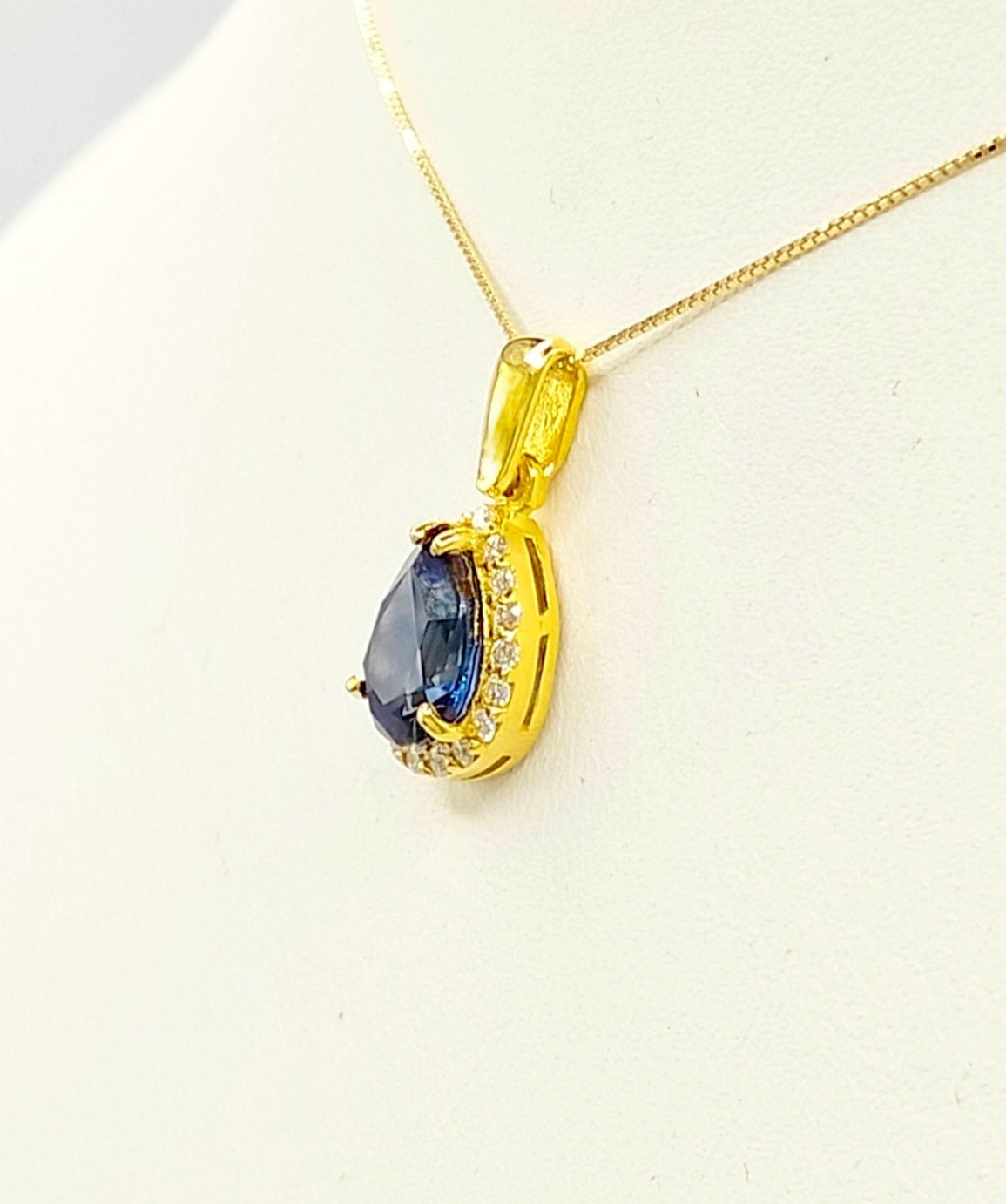 Collana in oro bianco 18k e diamanti naturali e zaffiro naturale 1.80ct