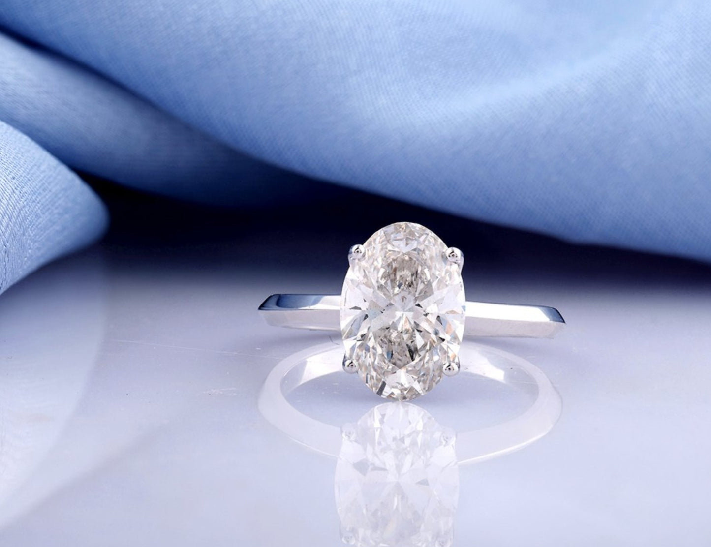Anello solitario in oro bianco 18k e diamante naturale taglio ovale 2.00ct