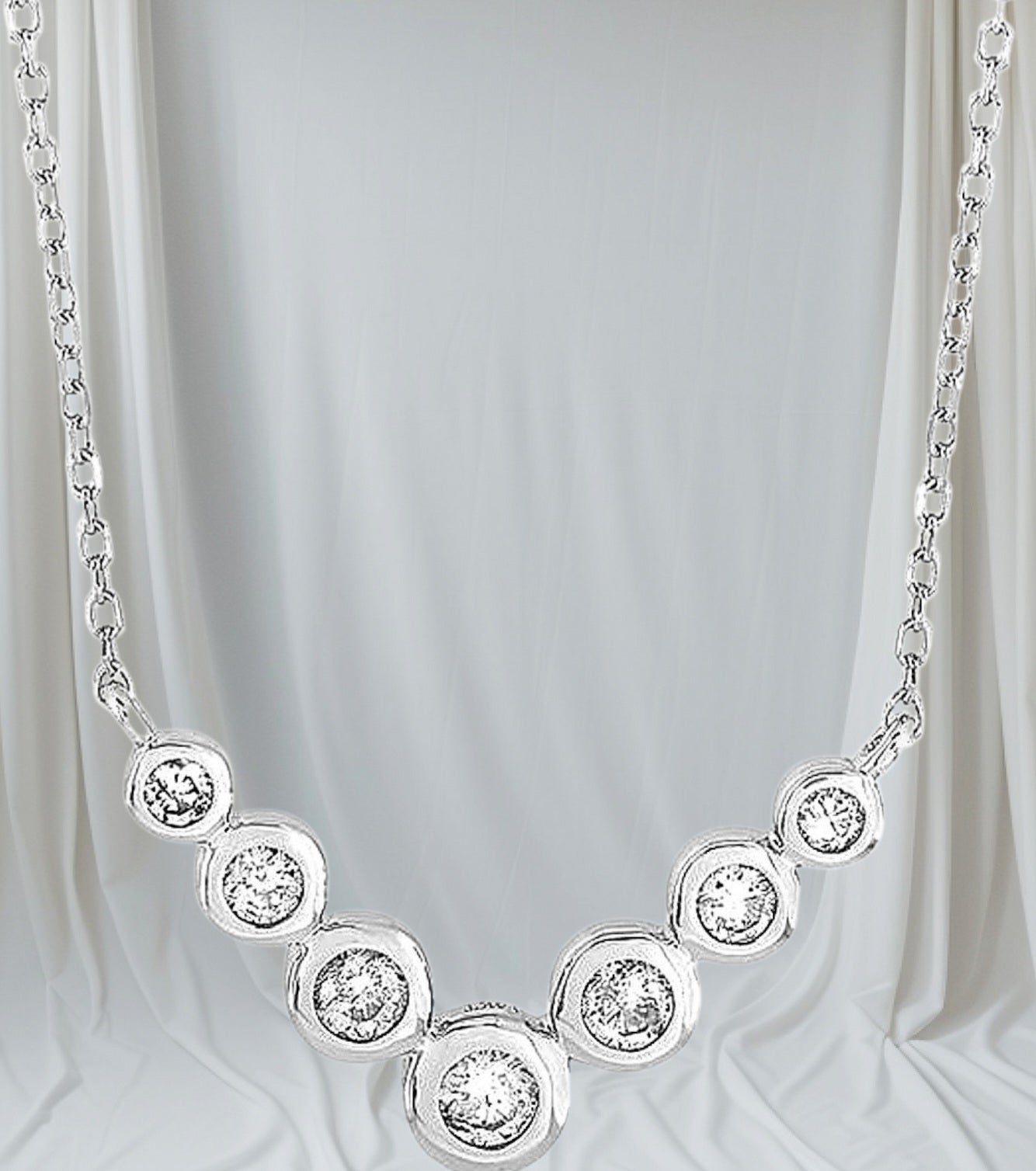 Collana trilogy in oro bianco 18k con diamanti naturali 0.85ct