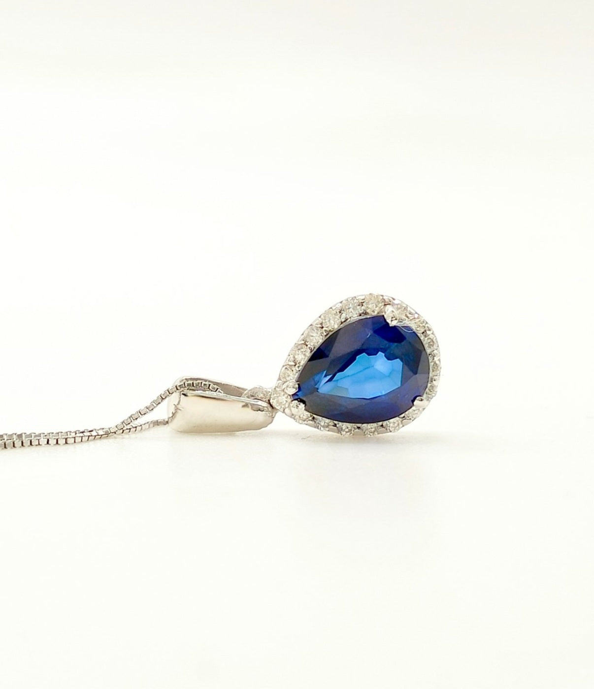 Collana in oro bianco 18k e diamanti naturali e zaffiro naturale 1.98 ct