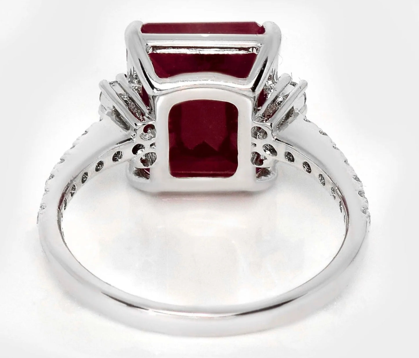 Anello - 18 carati Oro bianco, 5,90 ct Rubino Rosso - 6.22ct. tw.