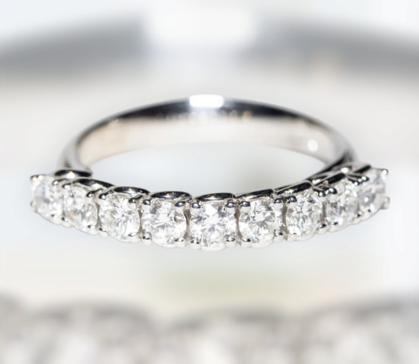 Anello riviera in oro bianco 18k con diamanti naturali 0.70ct