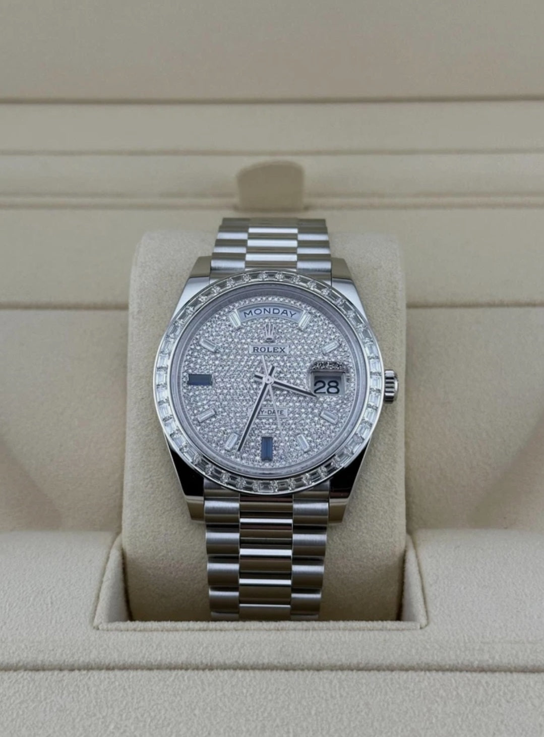 Rolex Day-Date platino lunetta diamantata quadrante zaffiro pavimentat