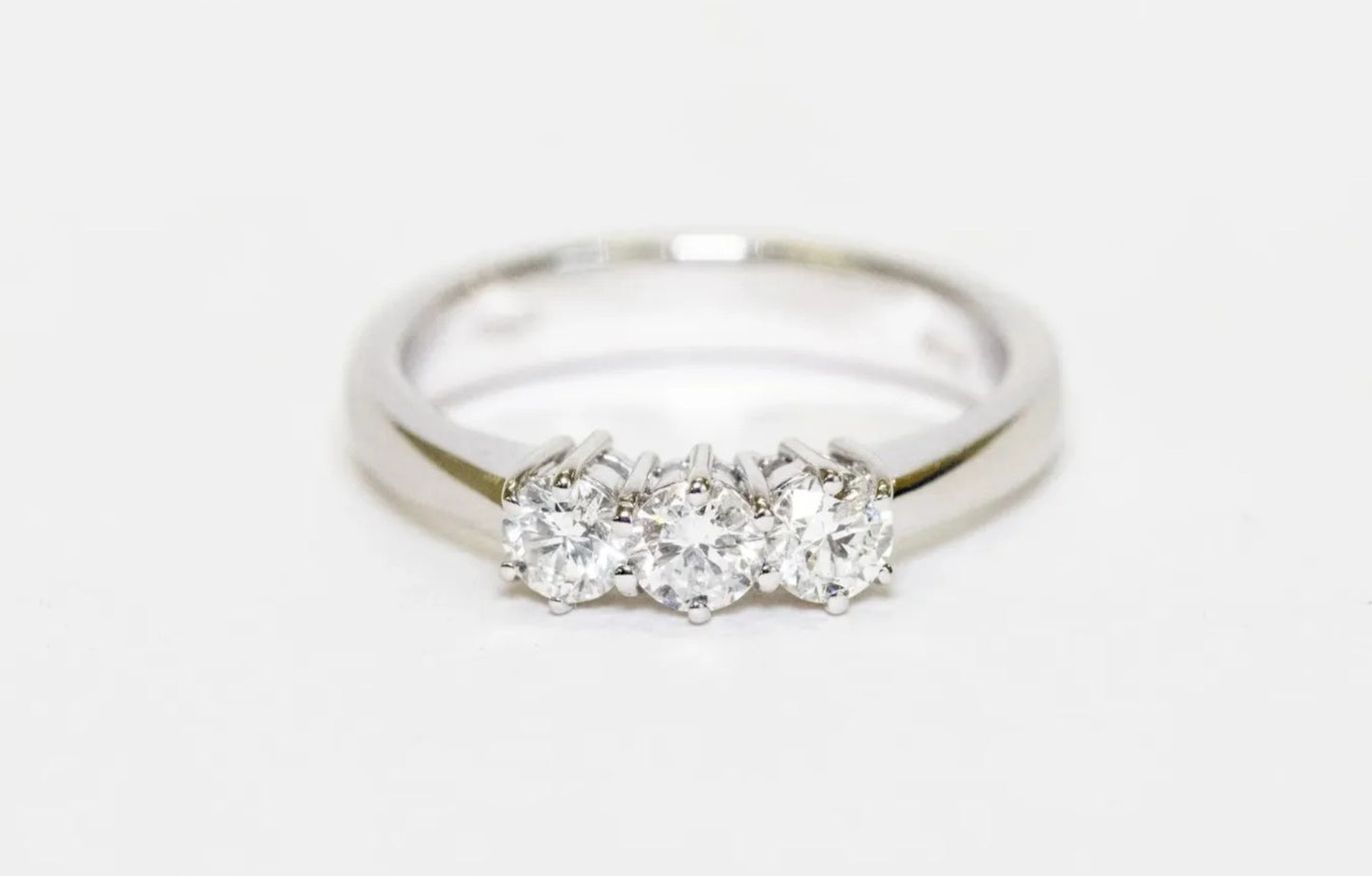 Anello trilogy , diamanti naturali 0.30ct certificato IGI D IF