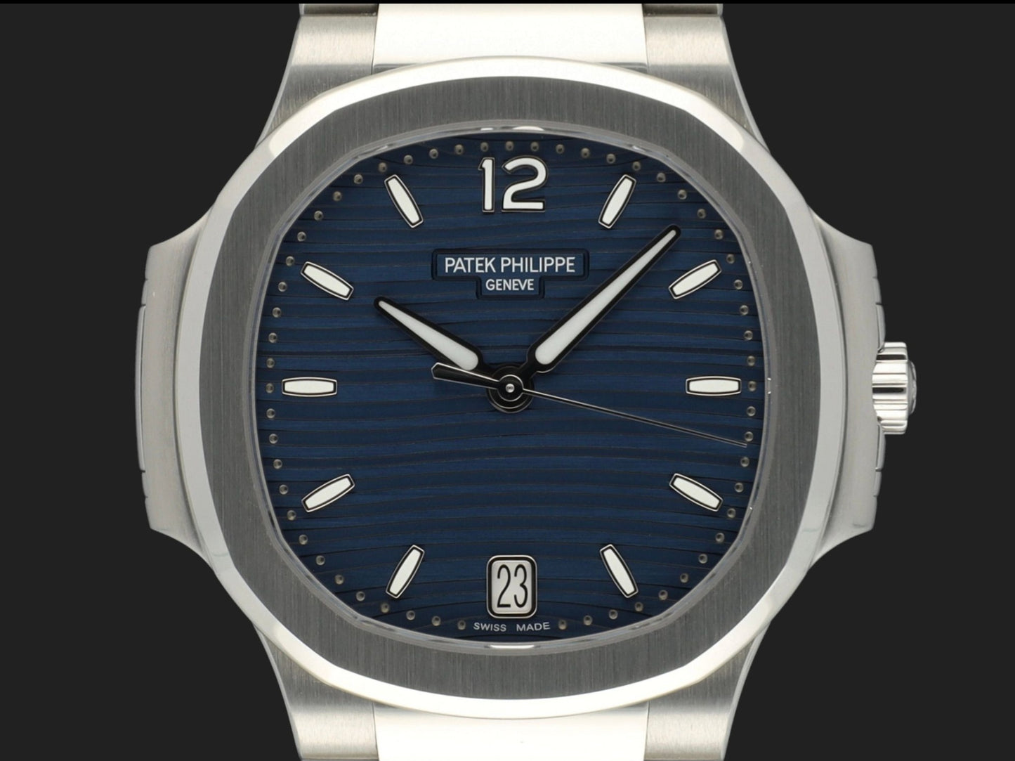 Patek Philippe Nautilus 7118/1200A-001 'Ladies' quadrante blu lunetta diamantata