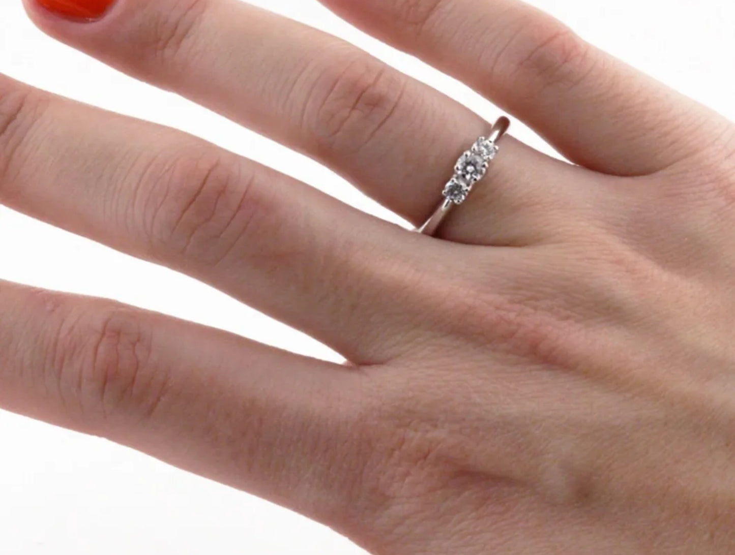 Anello Trilogy in oro bianco 18k con diamanti naturali 0.45ct