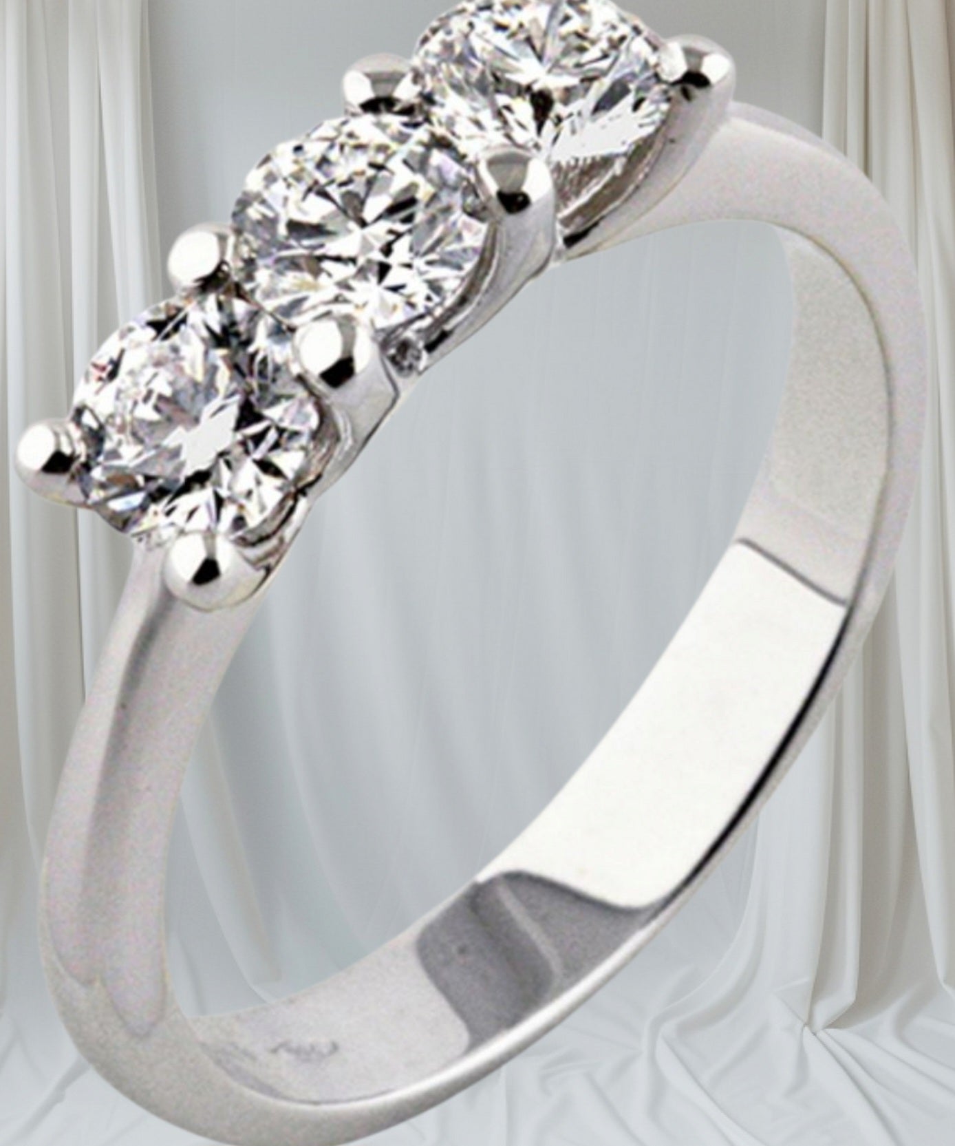 Anello trilogy , diamanti naturali 0.45ct certificato IGI D IF