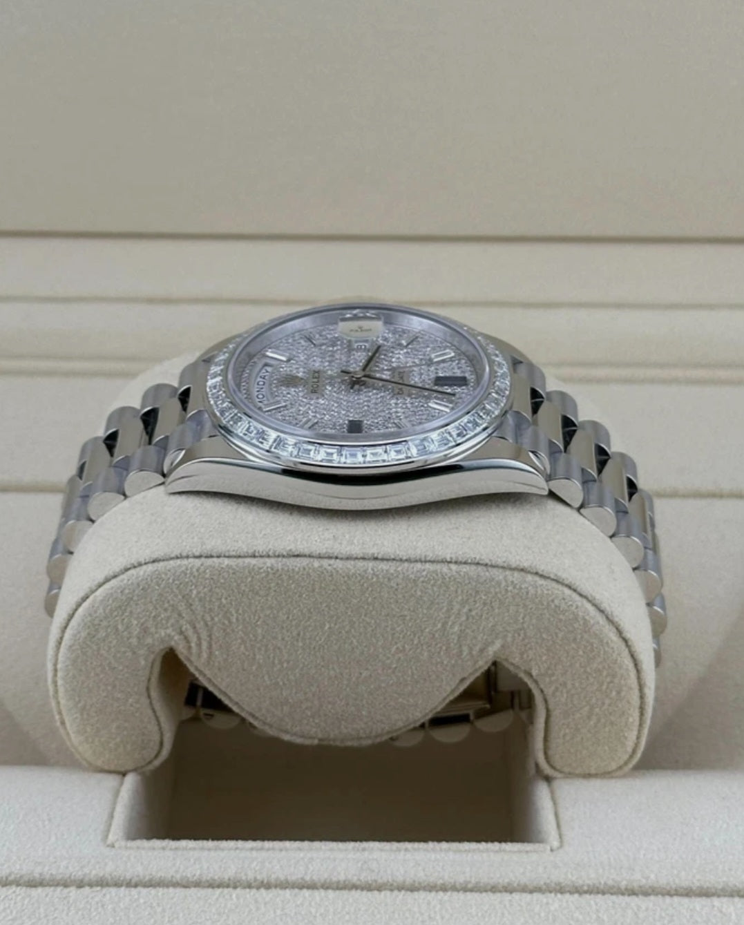 Rolex Day-Date platino lunetta diamantata quadrante zaffiro pavimentat