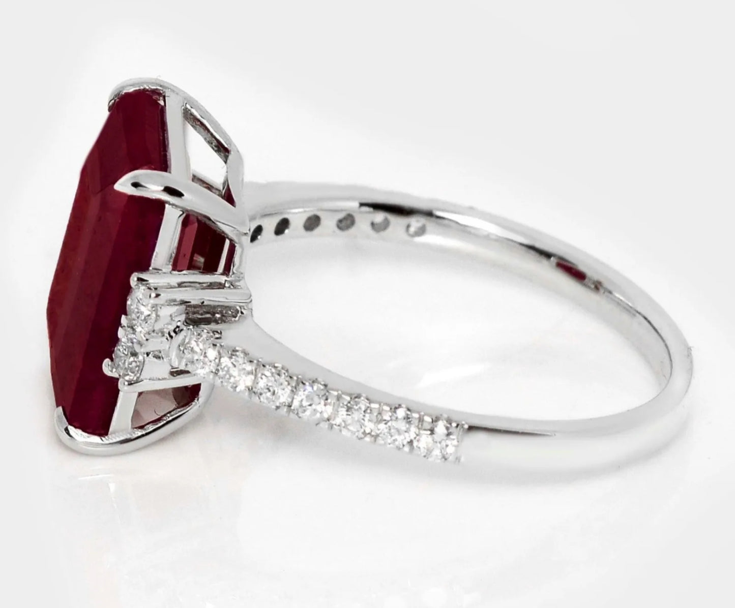 Anello - 18 carati Oro bianco, 5,90 ct Rubino Rosso - 6.22ct. tw.