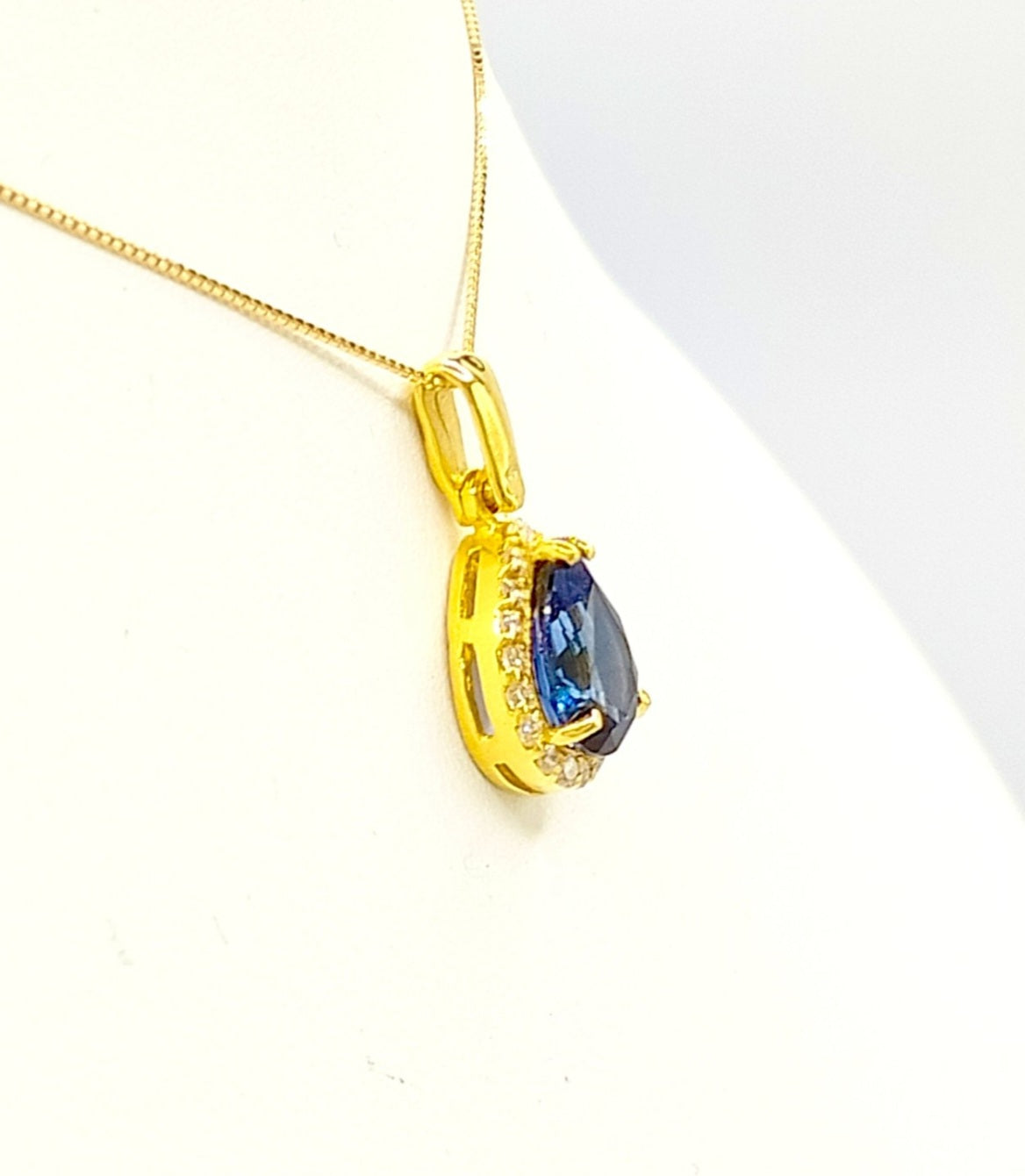 Collana in oro bianco 18k e diamanti naturali e zaffiro naturale 1.80ct