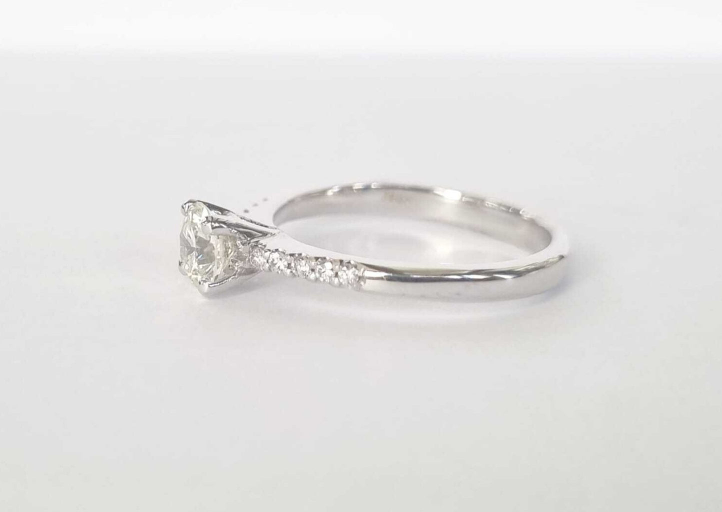 Anello fidanzamento in oro bianco 18k e diamanti naturali certificato 0.54ct