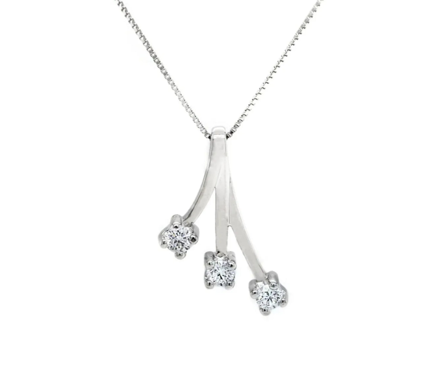 Collana trilogy in oro bianco 18k con diamanti naturali 0.15ct