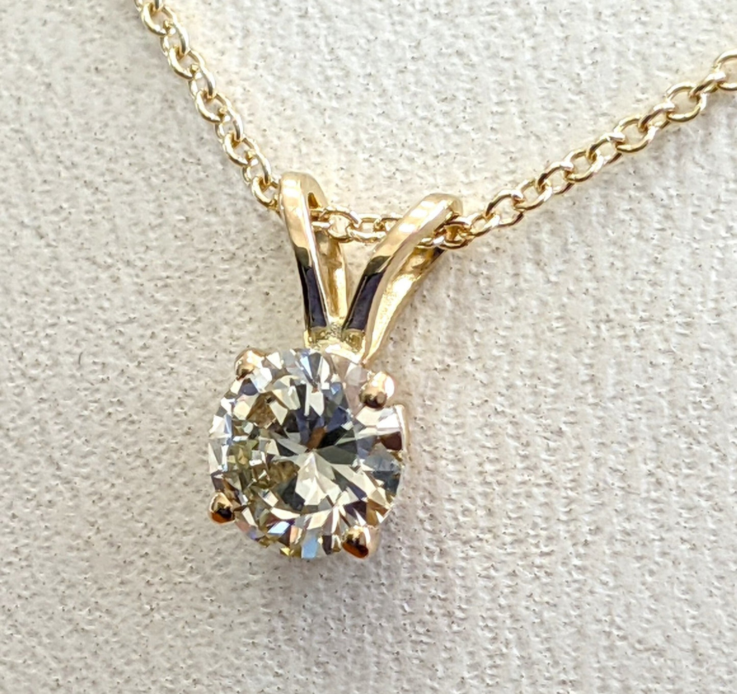 Ciondolo punto luce in oro e diamante naturale certificato IGI 0.30ct D IF