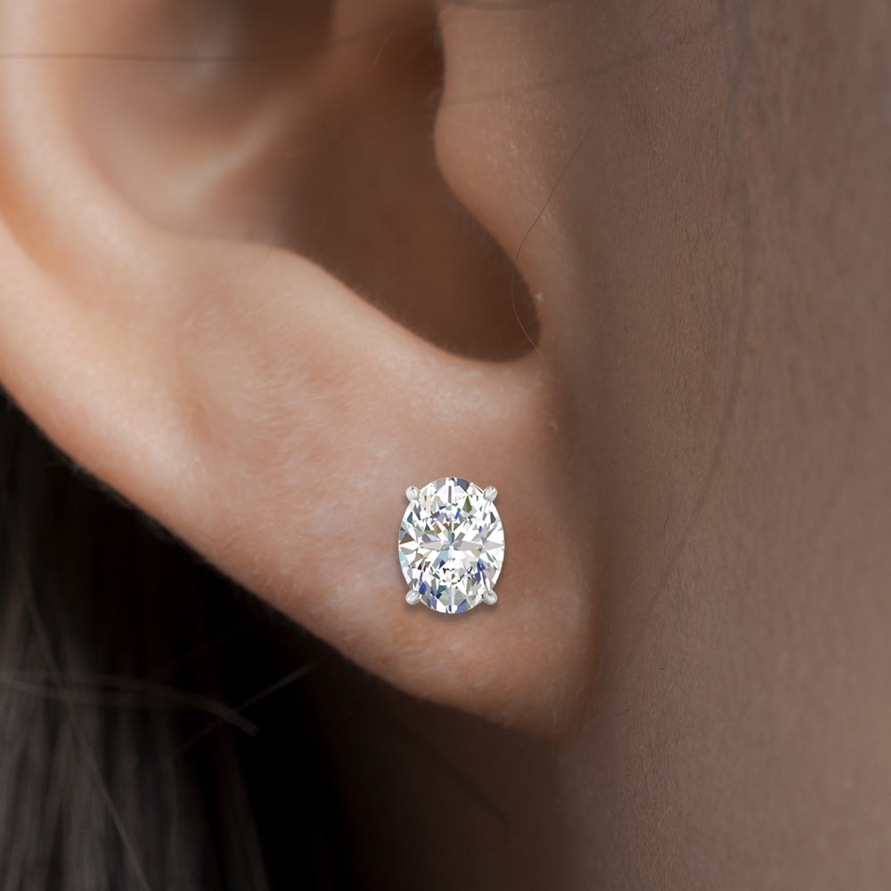 Orecchini punto luce in oro bianco 18k con 2 diamanti naturali taglio ovale 0,30ct