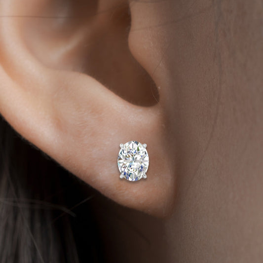 Orecchini punto luce in oro bianco 18k con 2 diamanti naturali taglio ovale 0,30ct