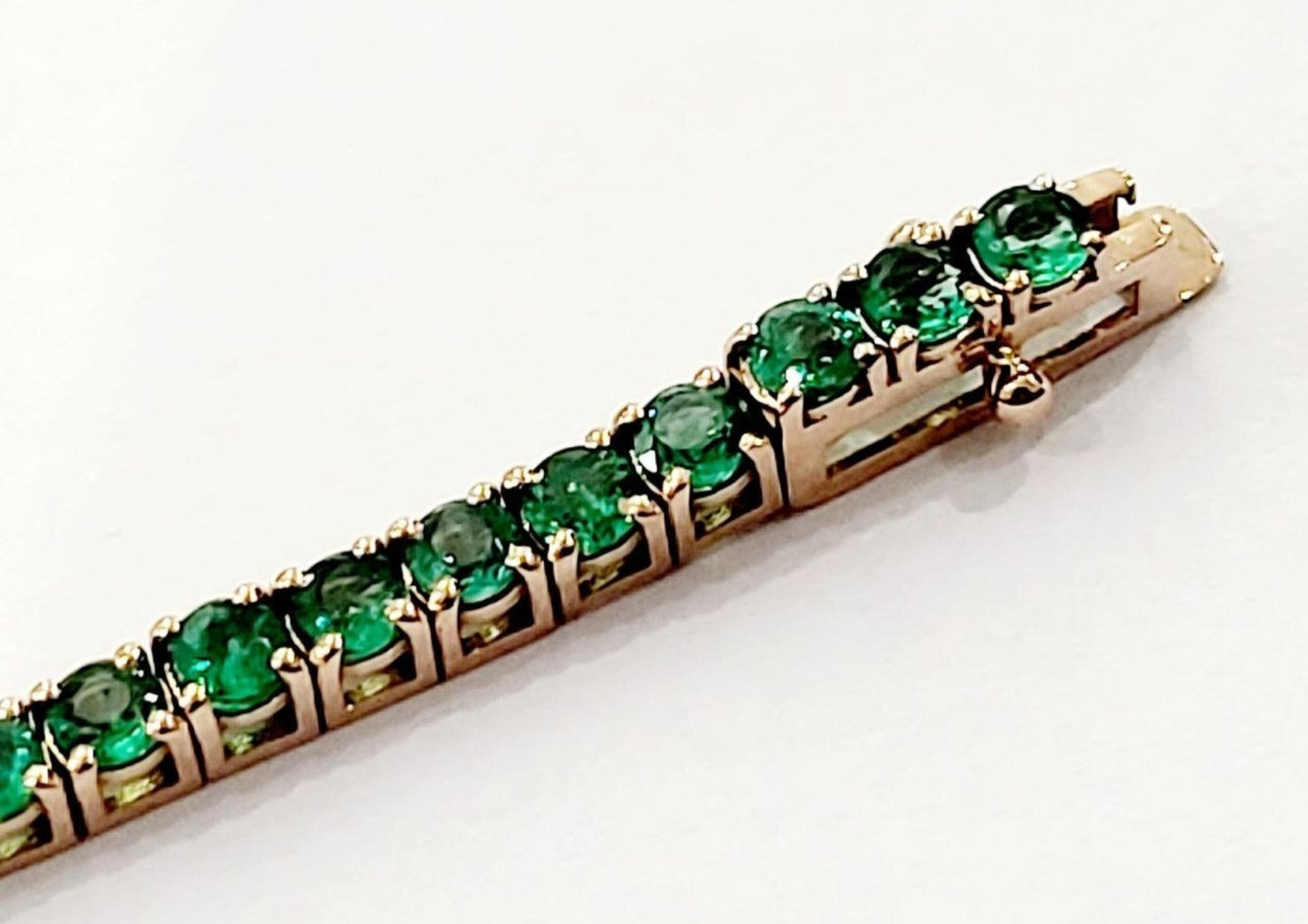 Bracciale tennis in oro con smeraldo e diamanti naturali 10.08 ct