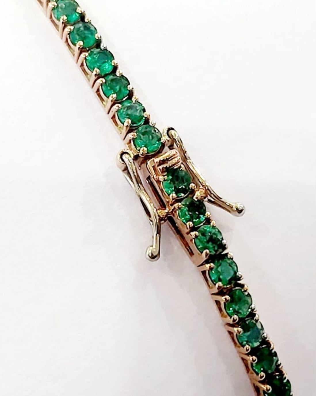 Bracciale tennis in oro con smeraldo e diamanti naturali 10.08 ct