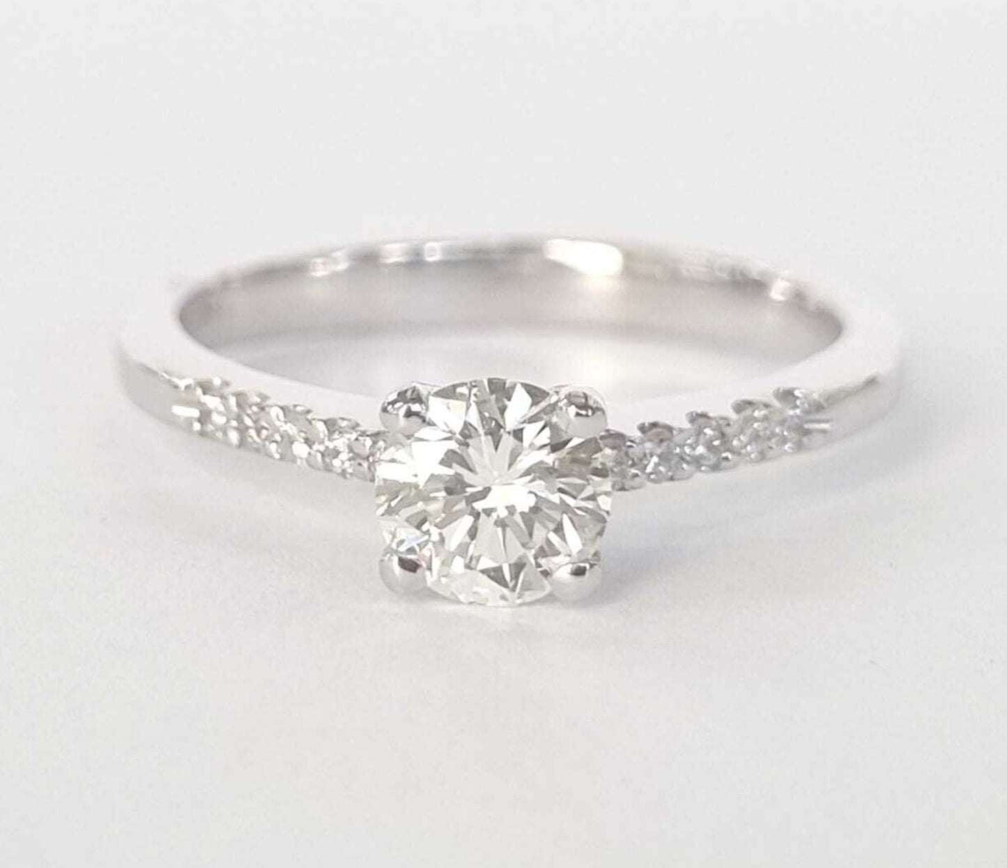 Anello fidanzamento in oro bianco 18k e diamanti naturali certificato 0.54ct