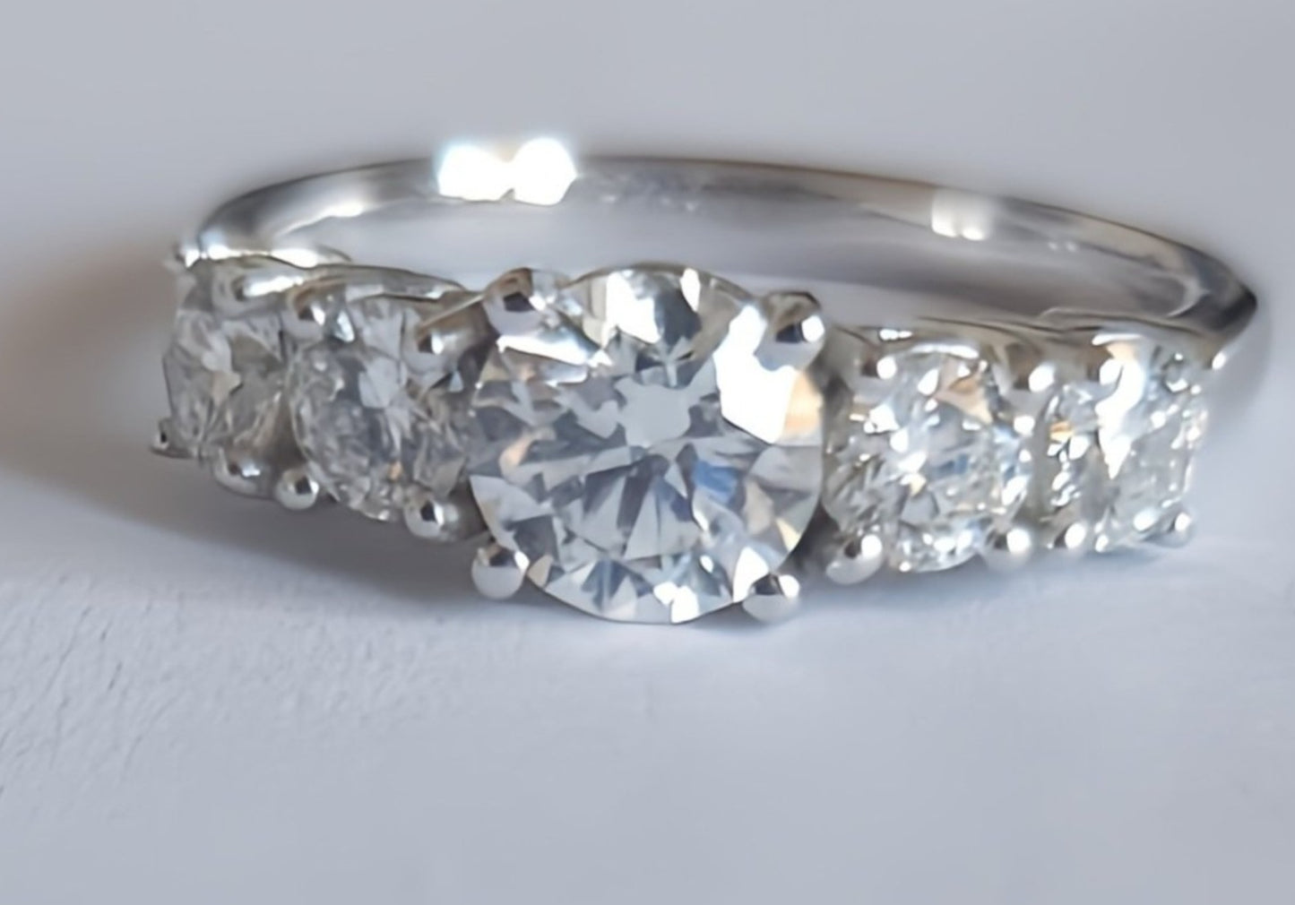 Anello fidanzamento in oro bianco 18k e diamanti naturali certificato igi 1.45ct
